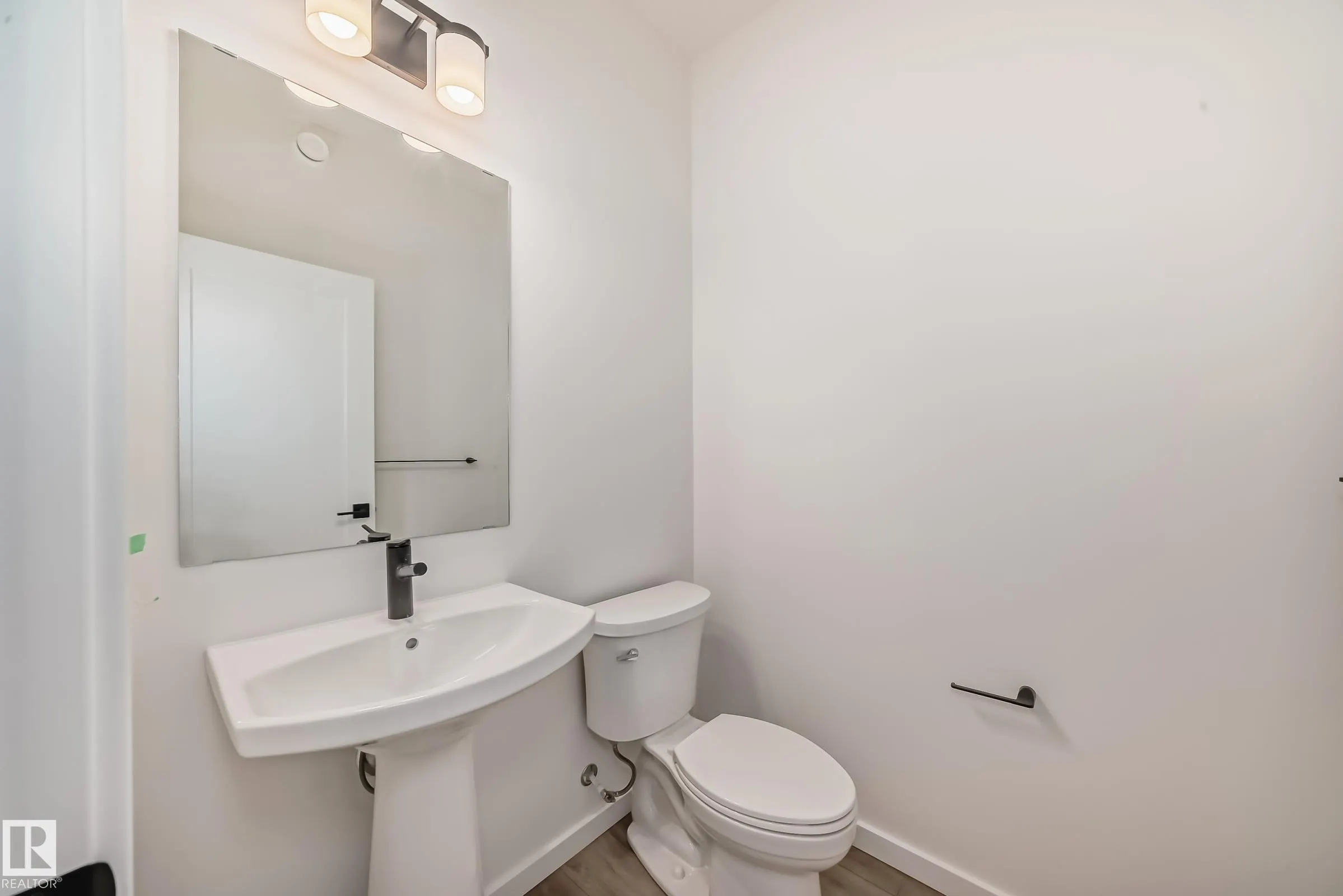 1401 AINSLIE Wynd