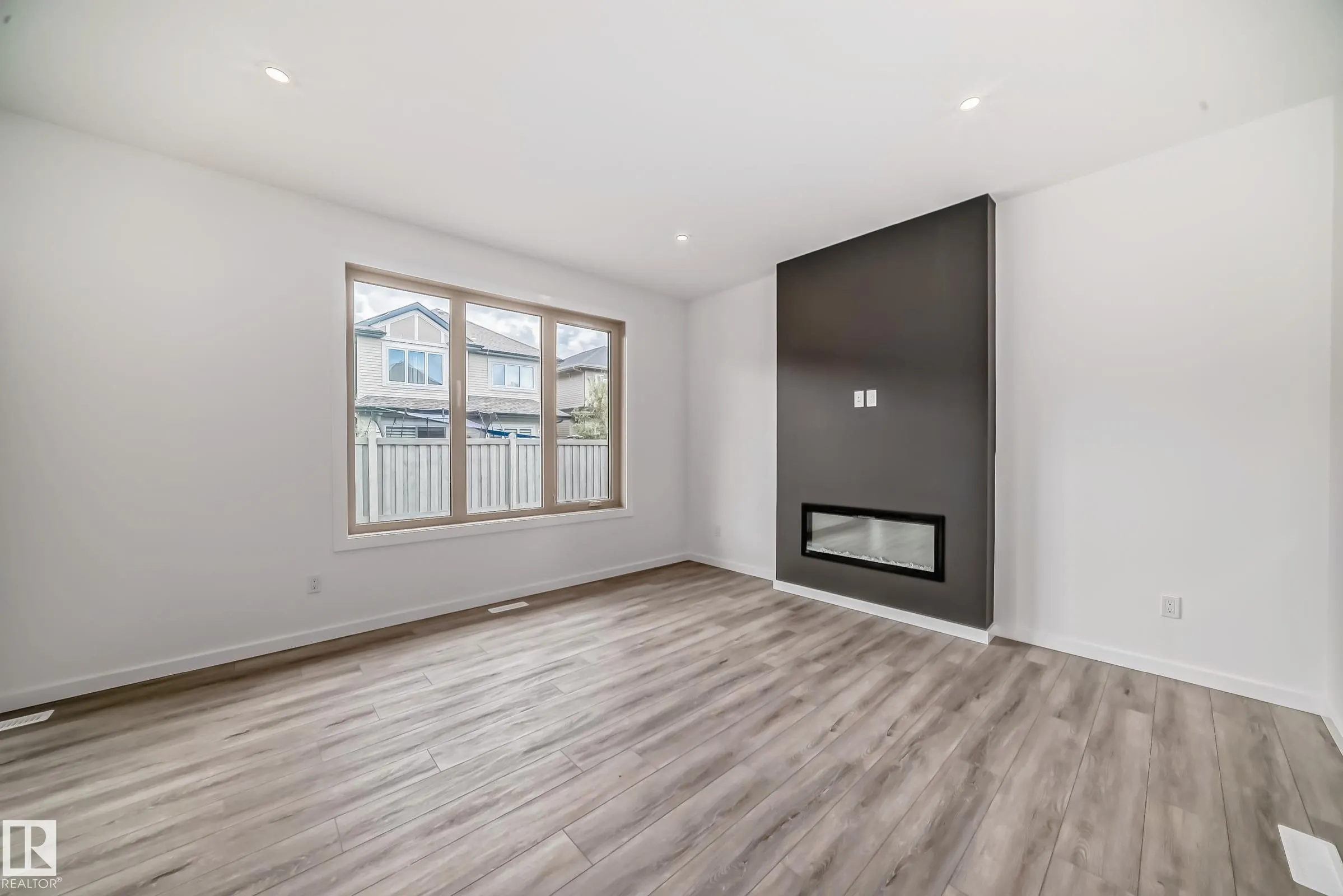 1401 AINSLIE Wynd