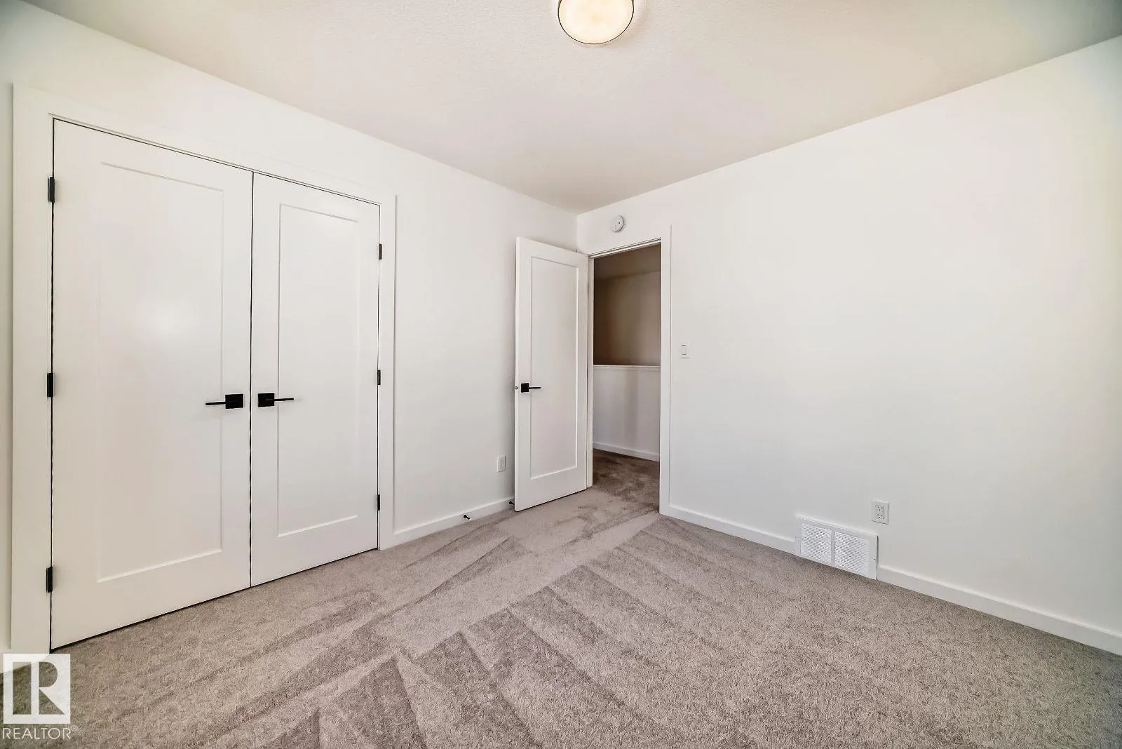 1365 AINSLIE Wynd