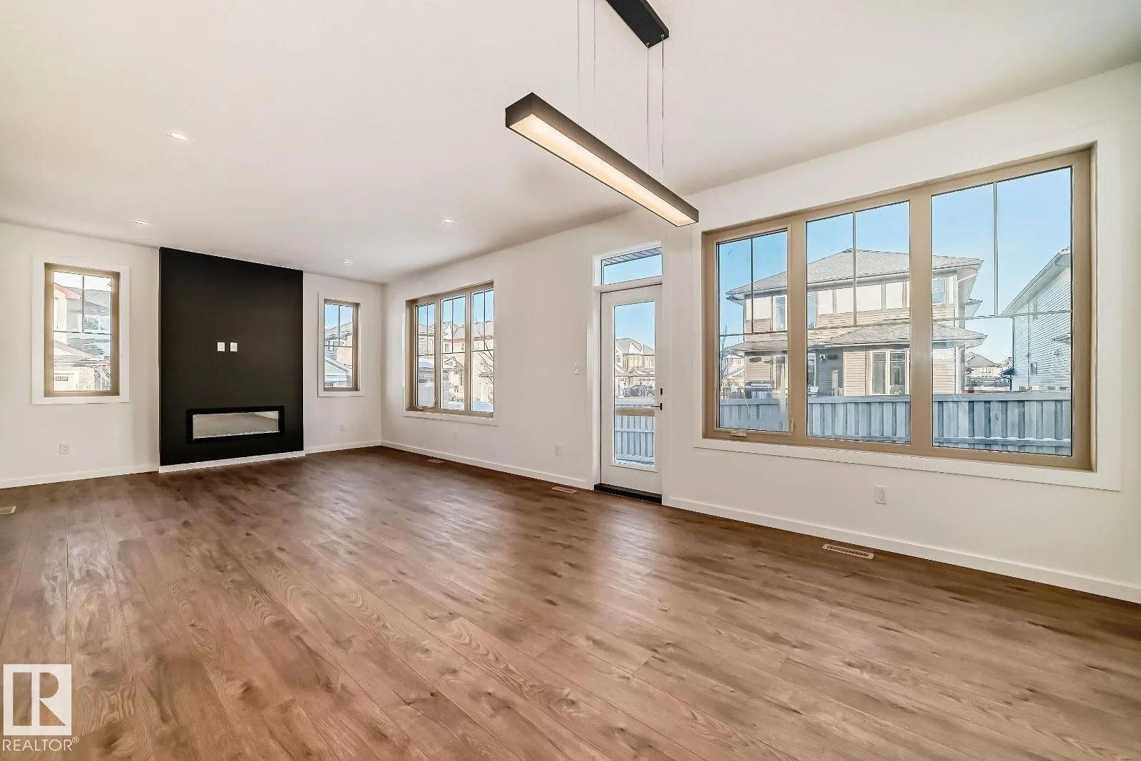 1365 AINSLIE Wynd