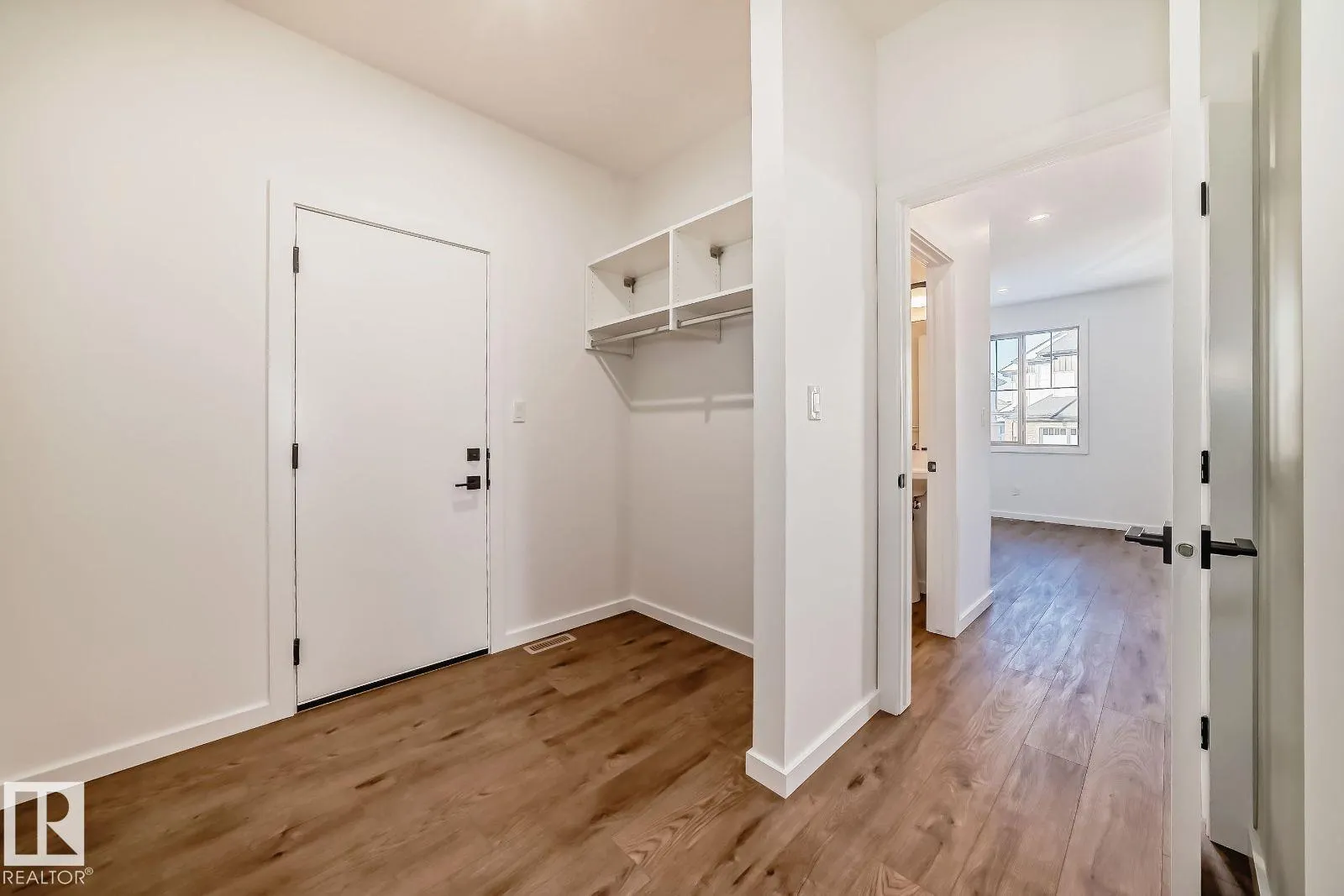 1365 AINSLIE Wynd