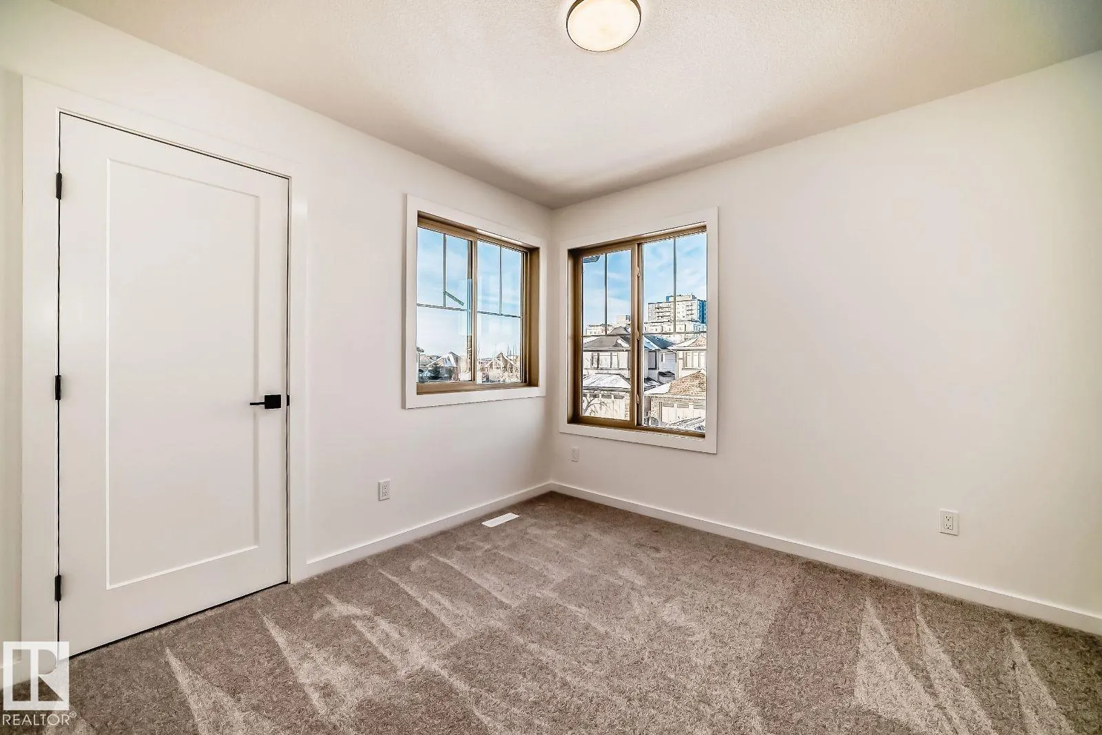 1365 AINSLIE Wynd