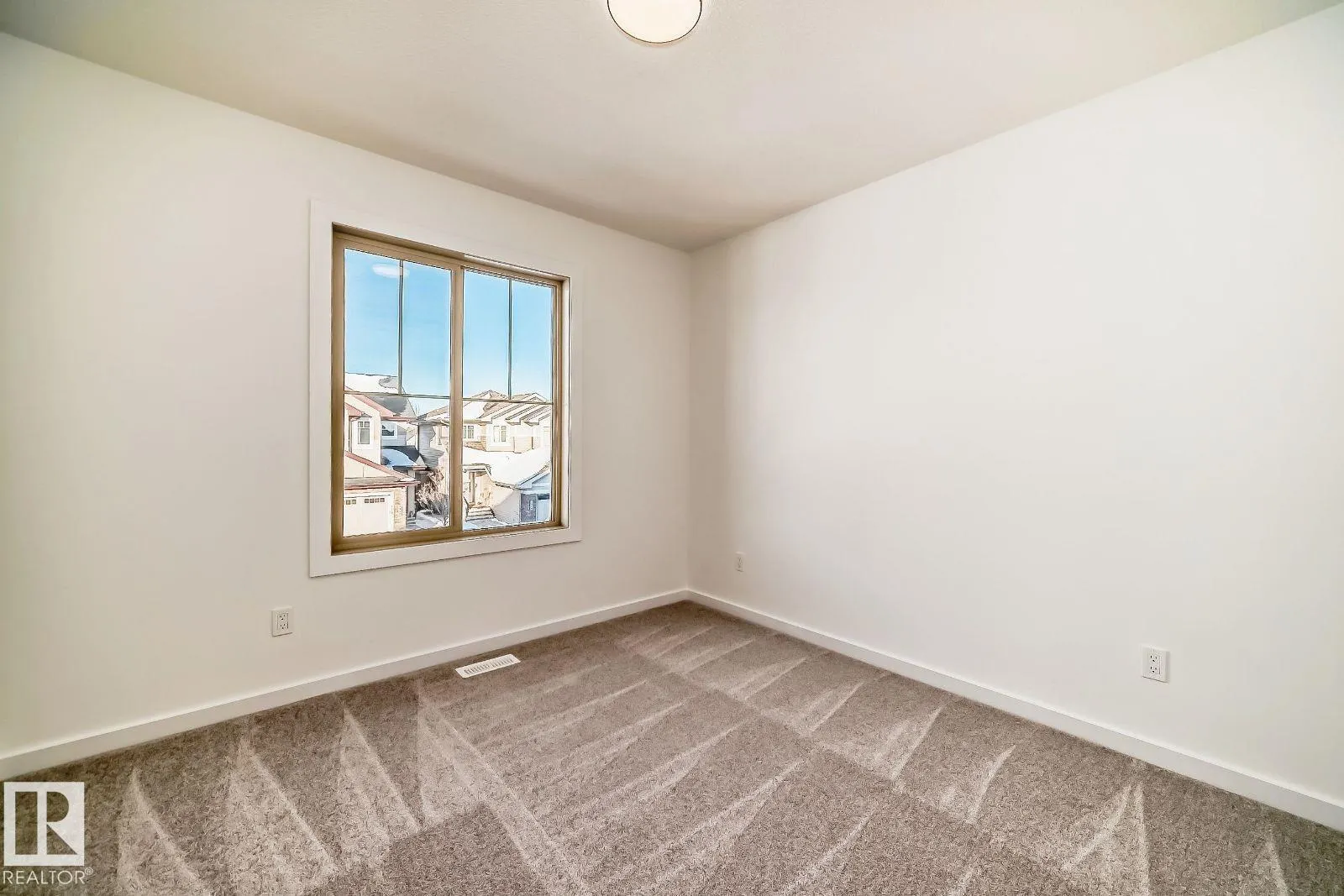 1365 AINSLIE Wynd