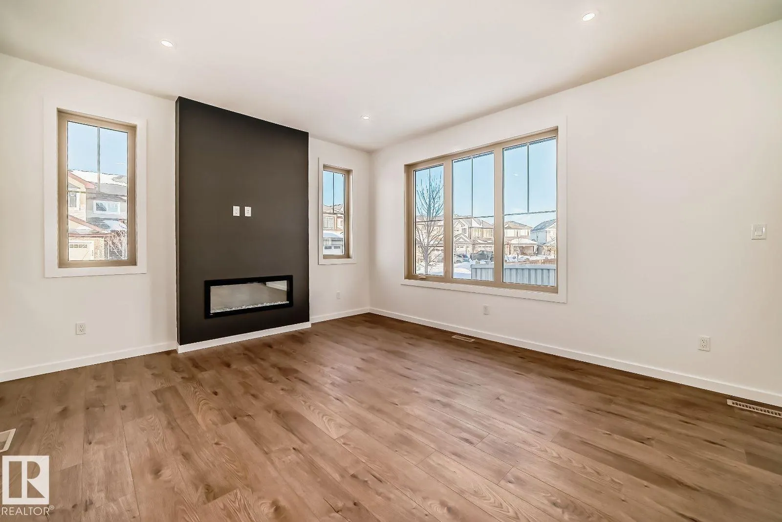1365 AINSLIE Wynd