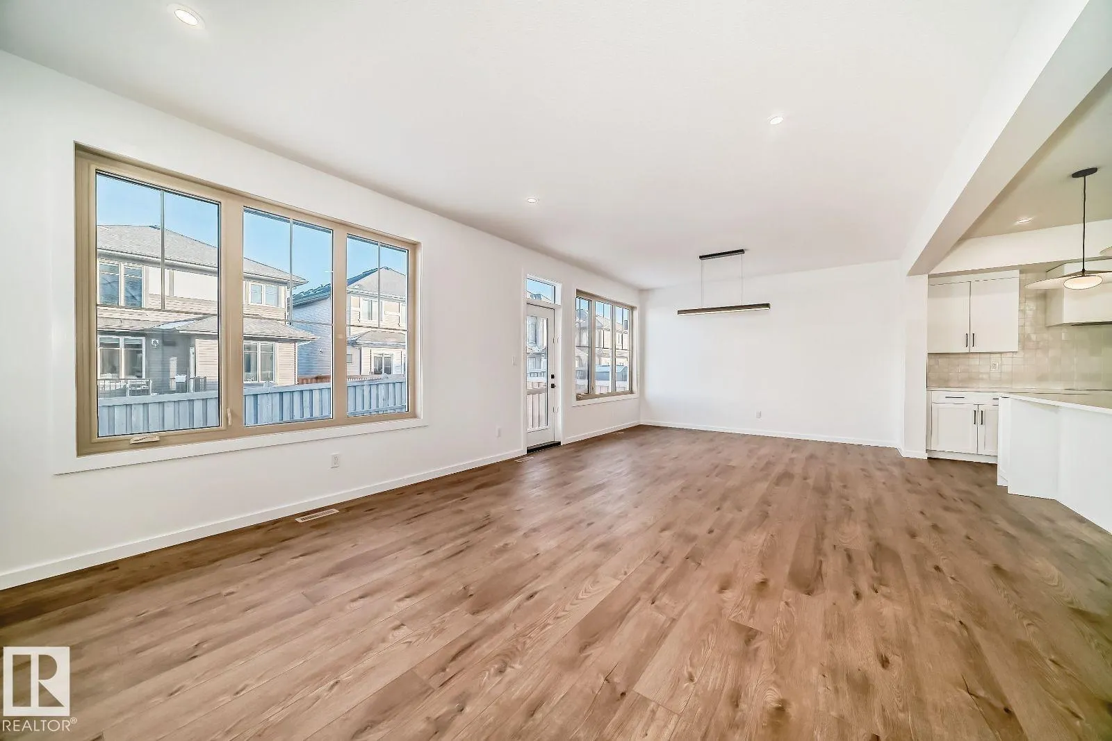 1365 AINSLIE Wynd