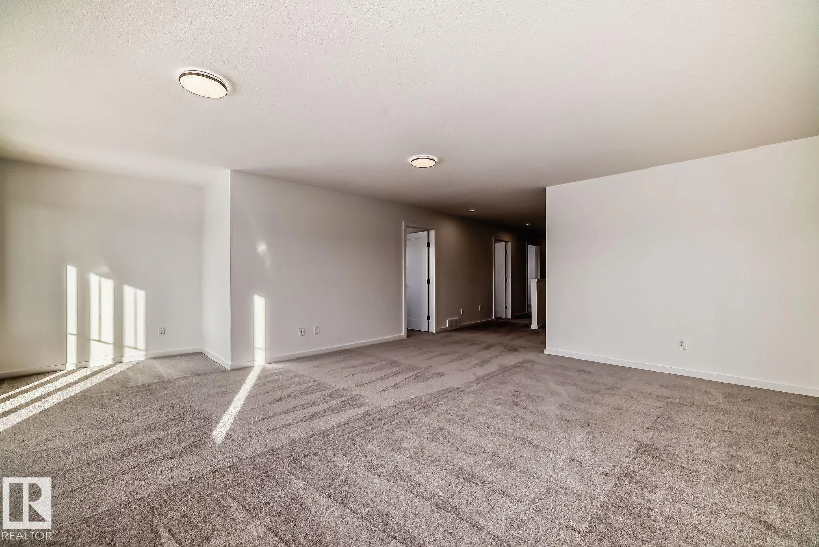 1365 AINSLIE Wynd