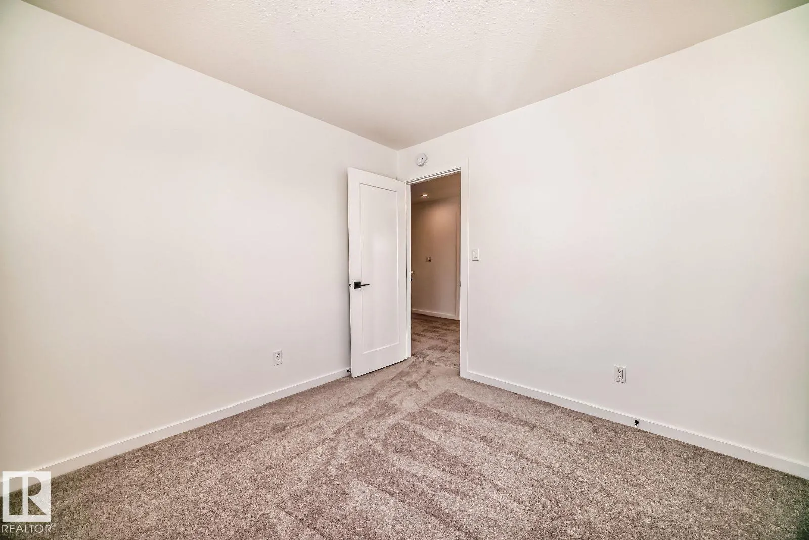 1365 AINSLIE Wynd