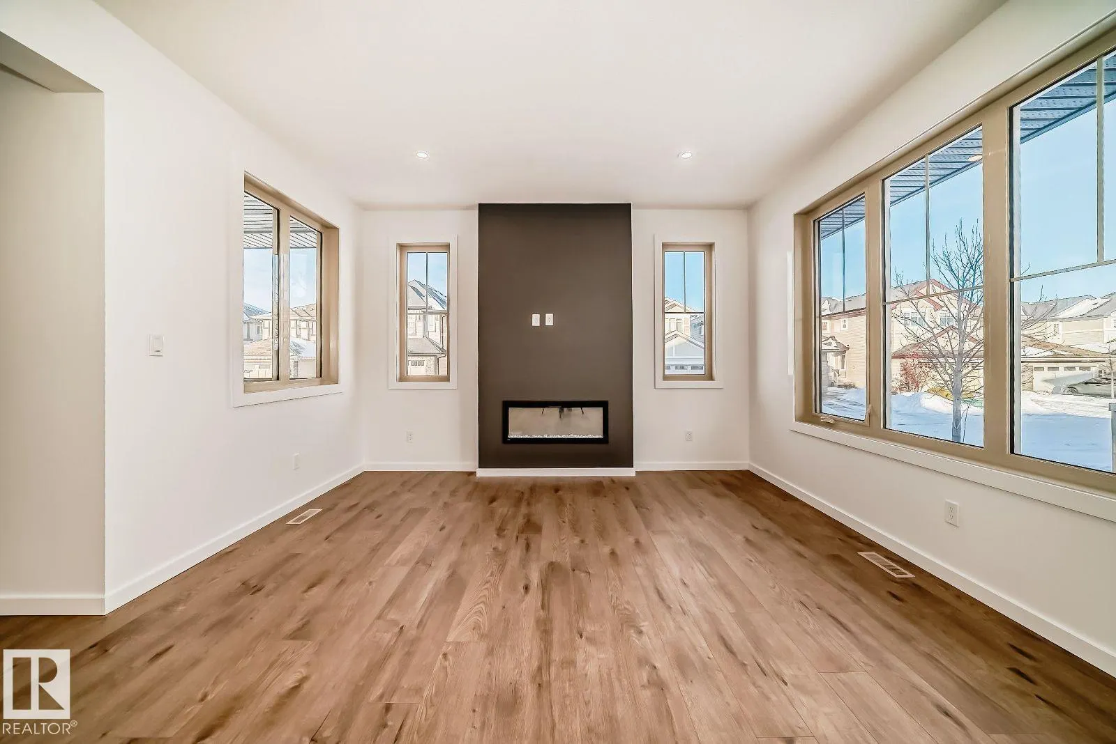 1365 AINSLIE Wynd