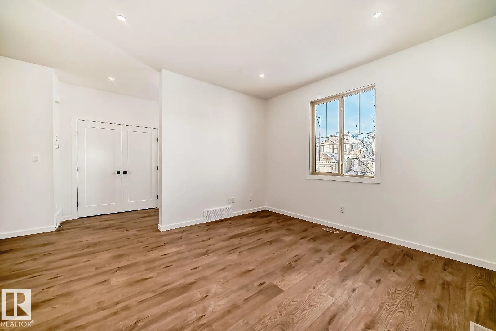 1365 AINSLIE Wynd