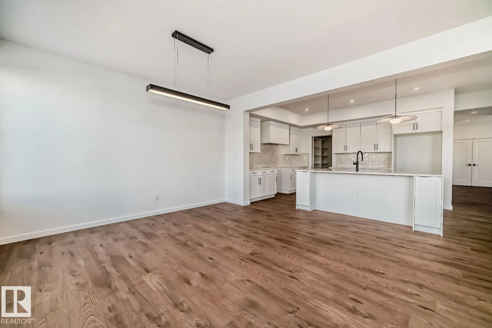 1365 AINSLIE Wynd