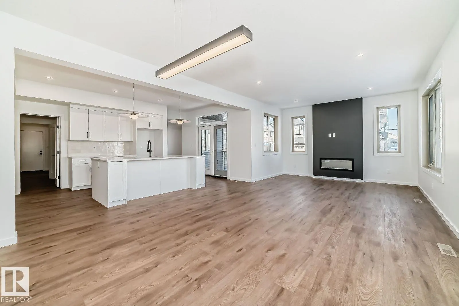 1365 AINSLIE Wynd