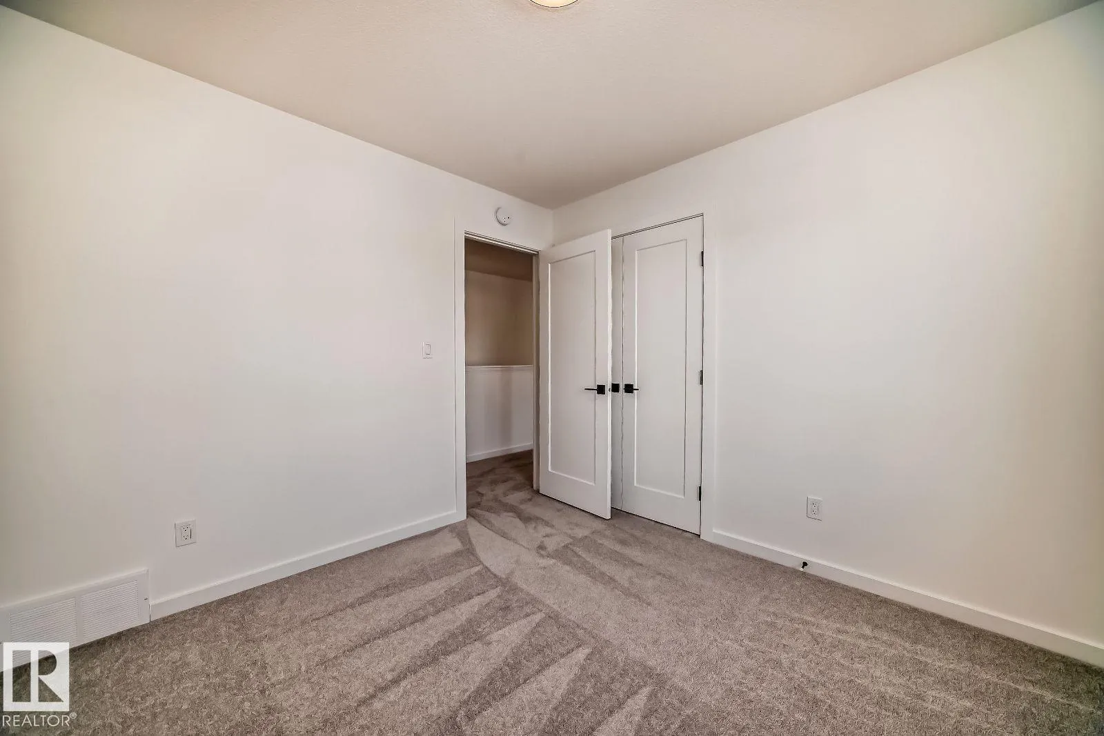 1365 AINSLIE Wynd