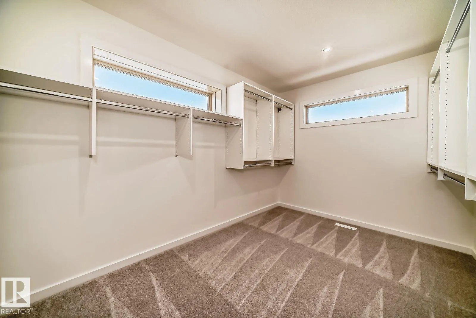 1365 AINSLIE Wynd