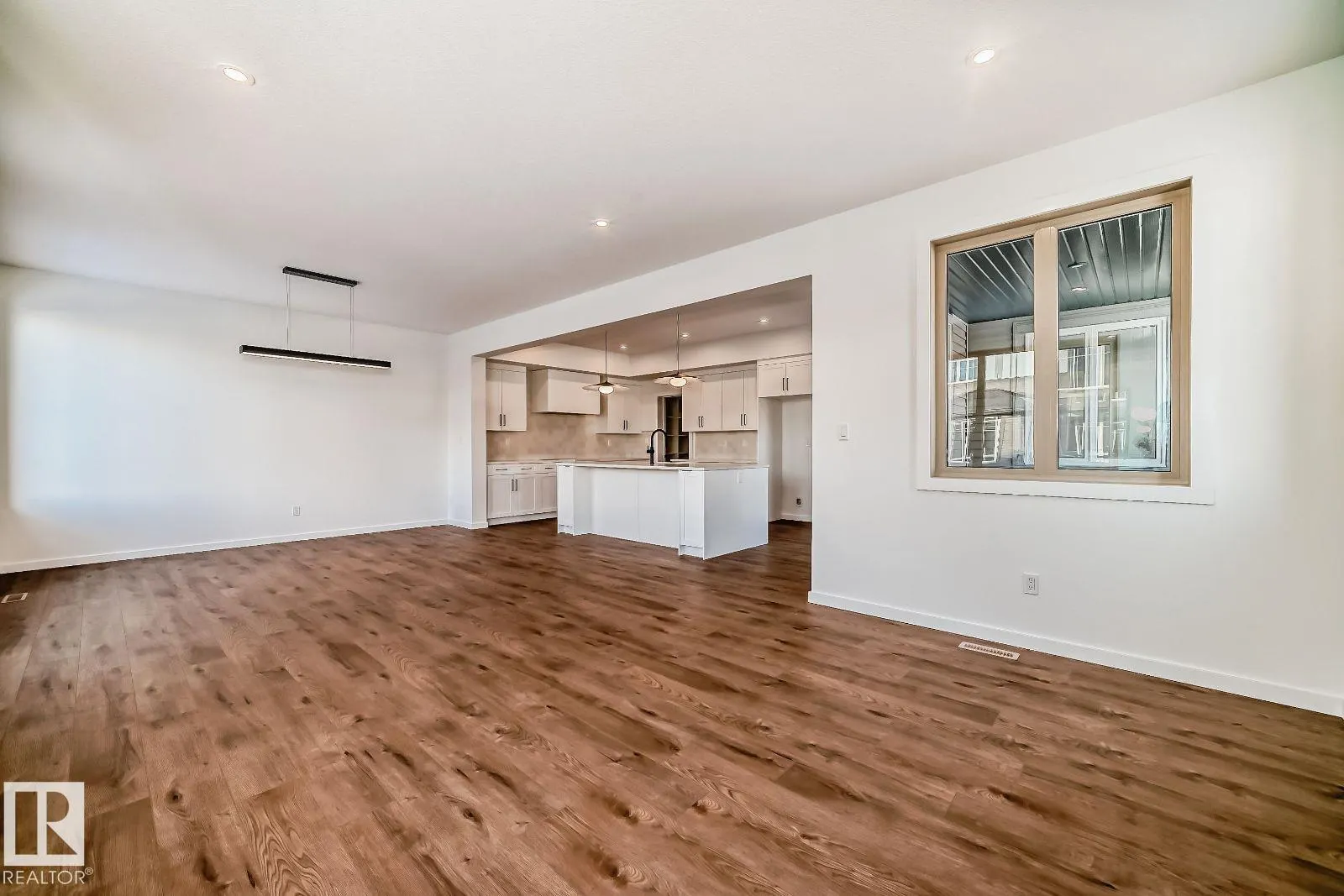 1365 AINSLIE Wynd