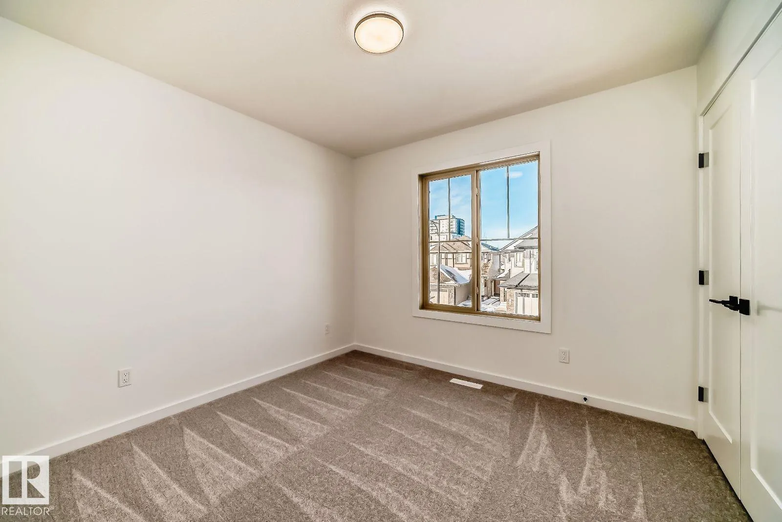 1365 AINSLIE Wynd