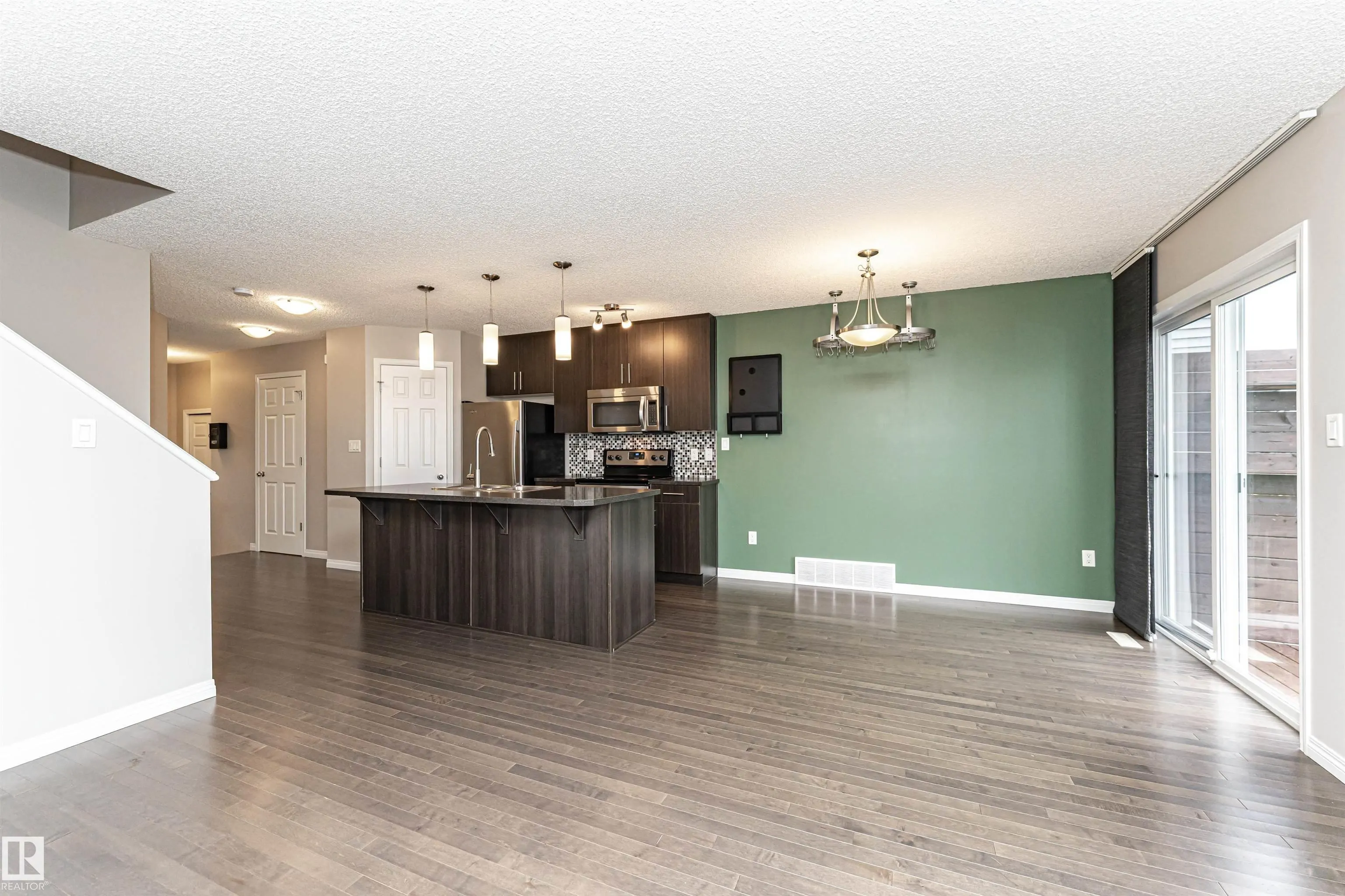 1642 CHAPMAN Way