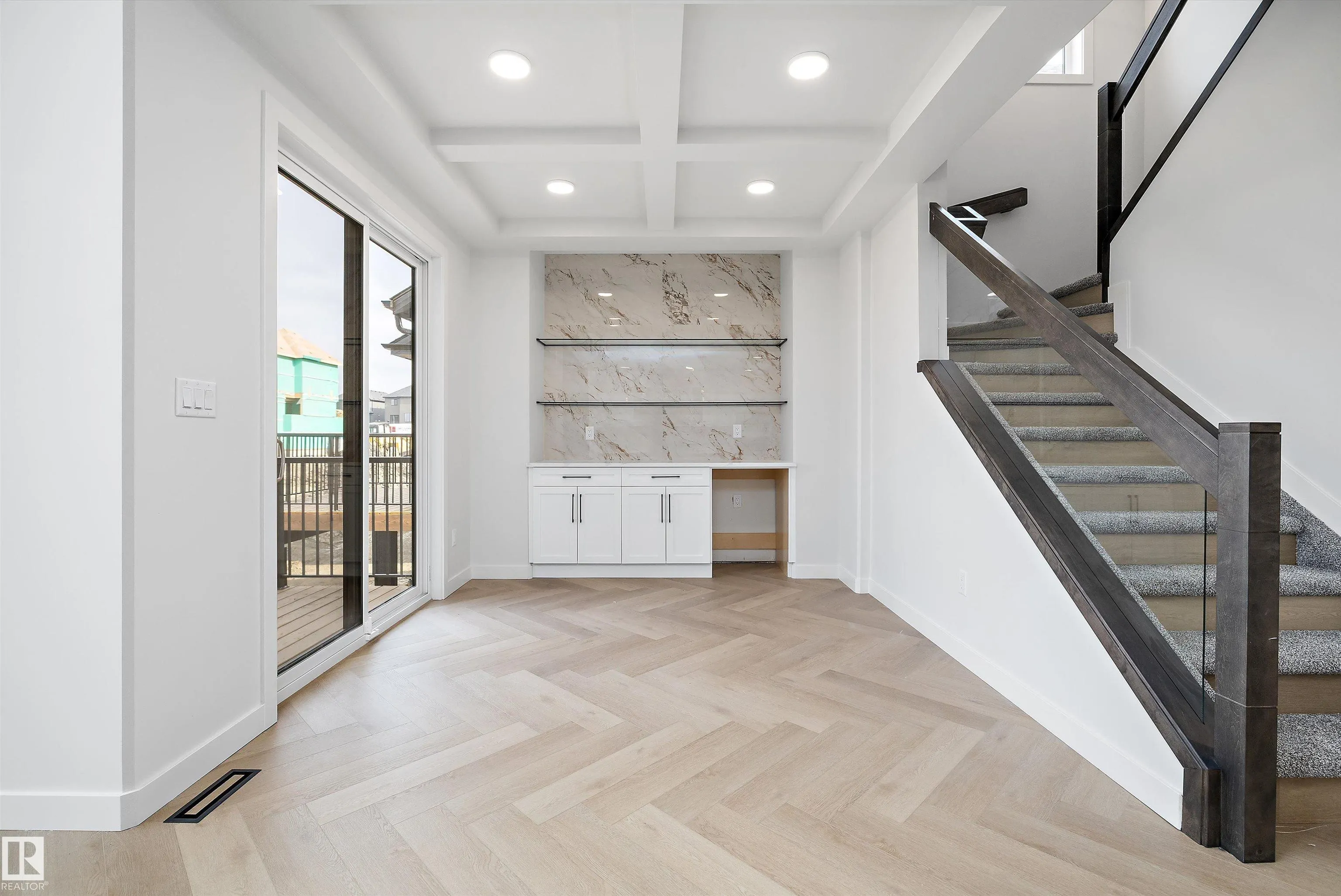 32 CANNES Cove
