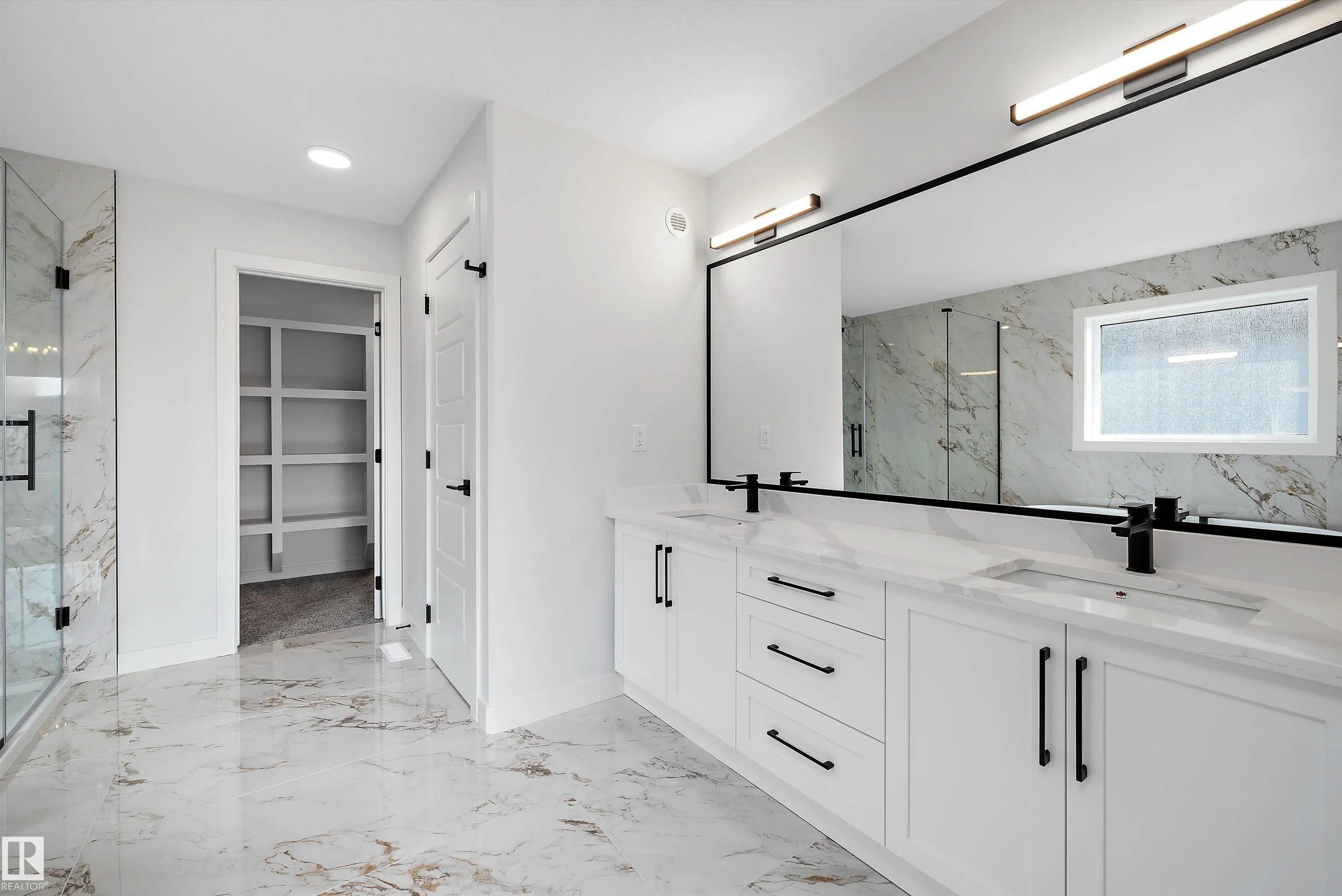 32 CANNES Cove