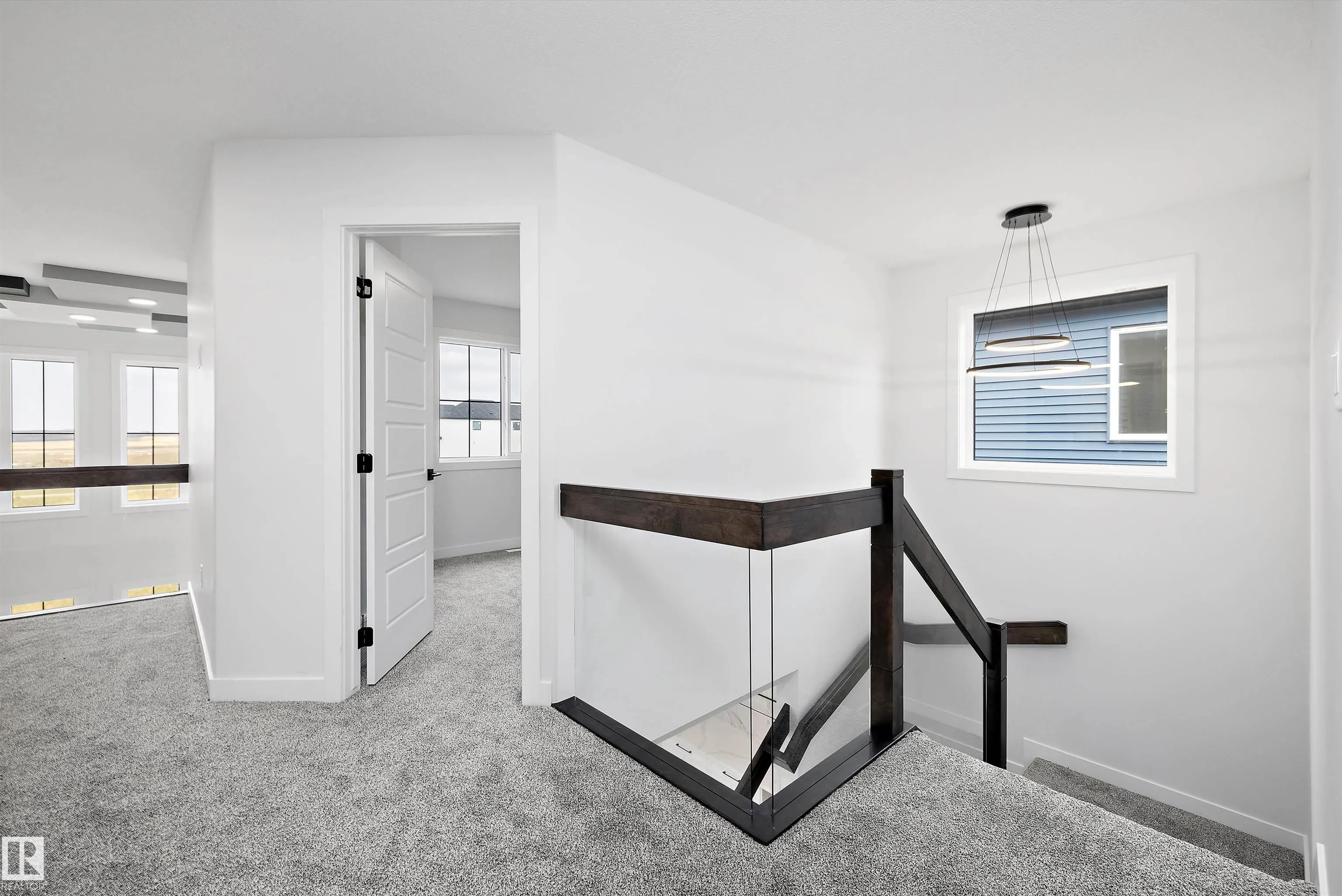 32 CANNES Cove