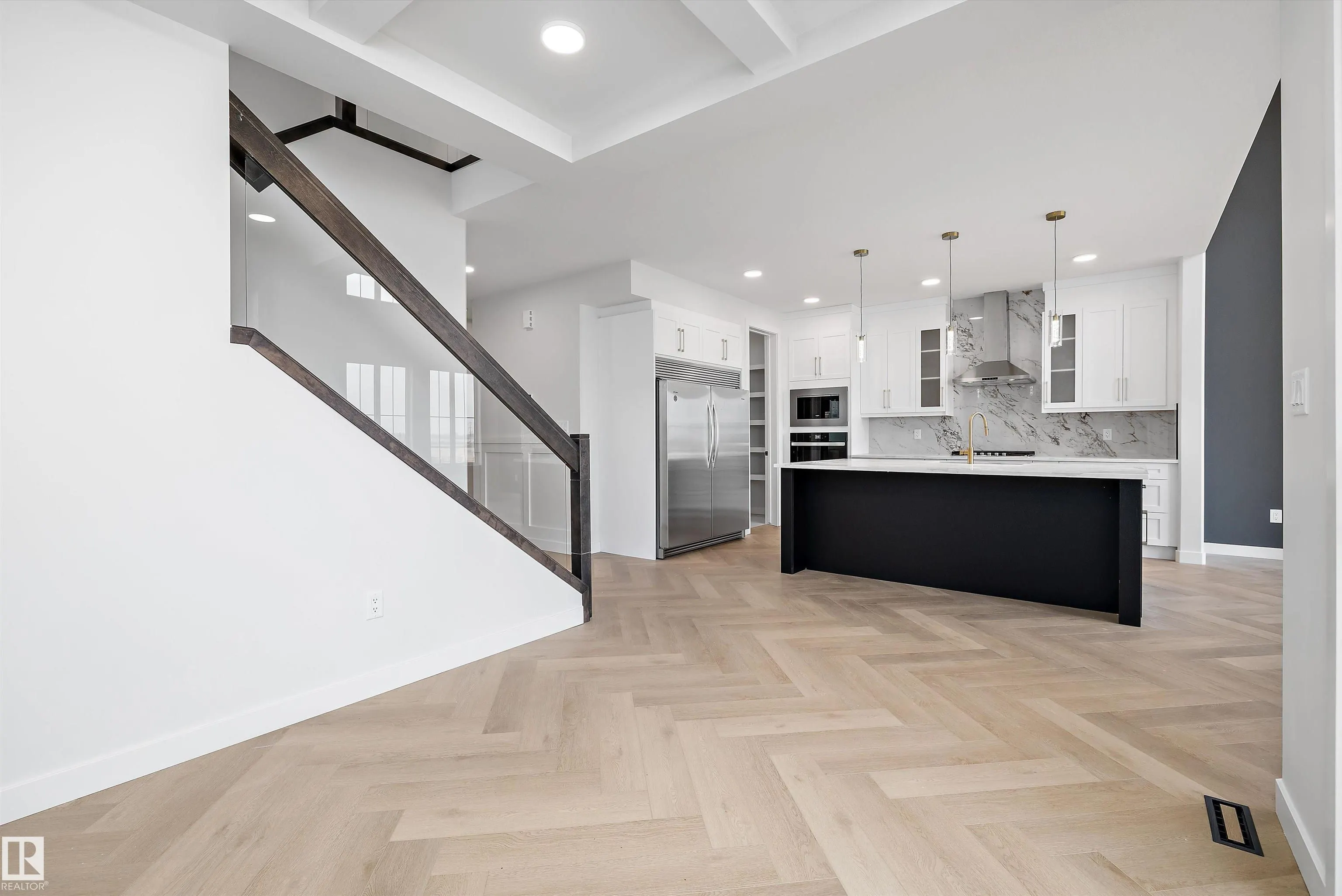 32 CANNES Cove