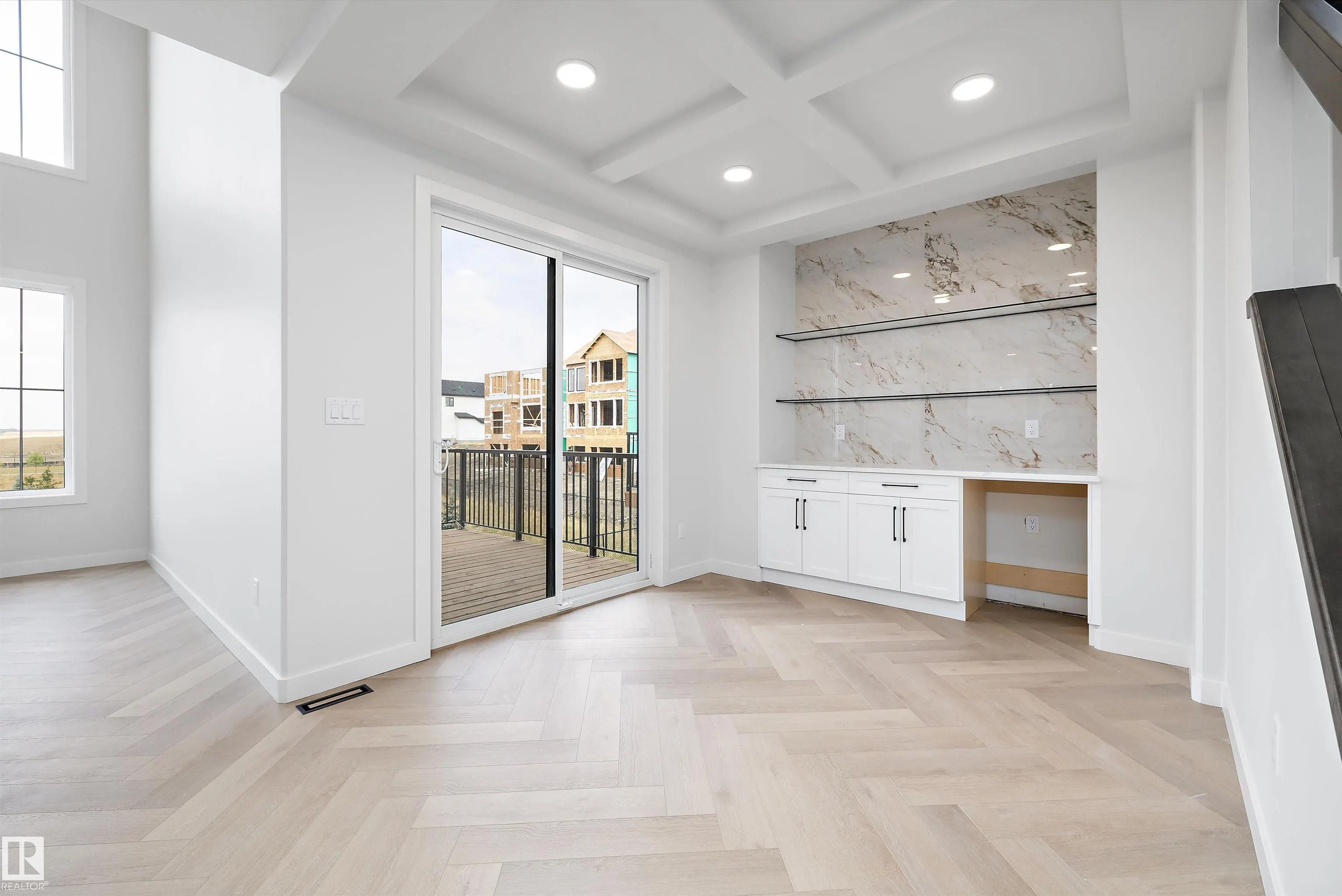 32 CANNES Cove