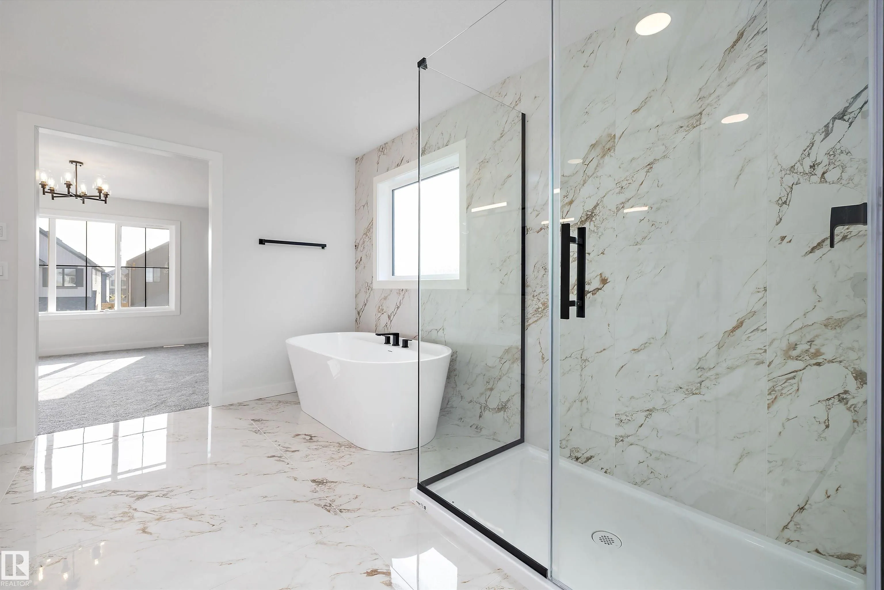 32 CANNES Cove
