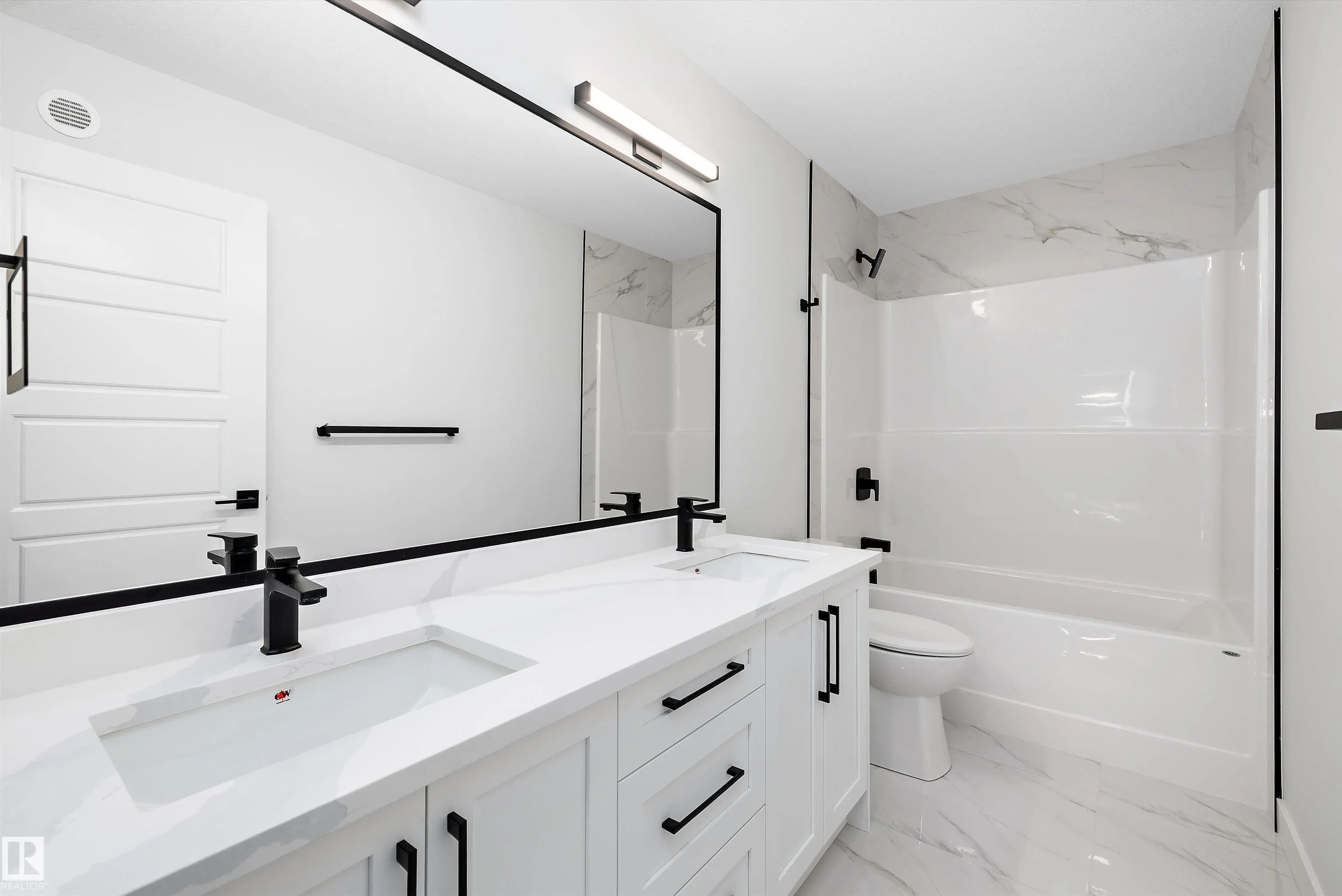 32 CANNES Cove