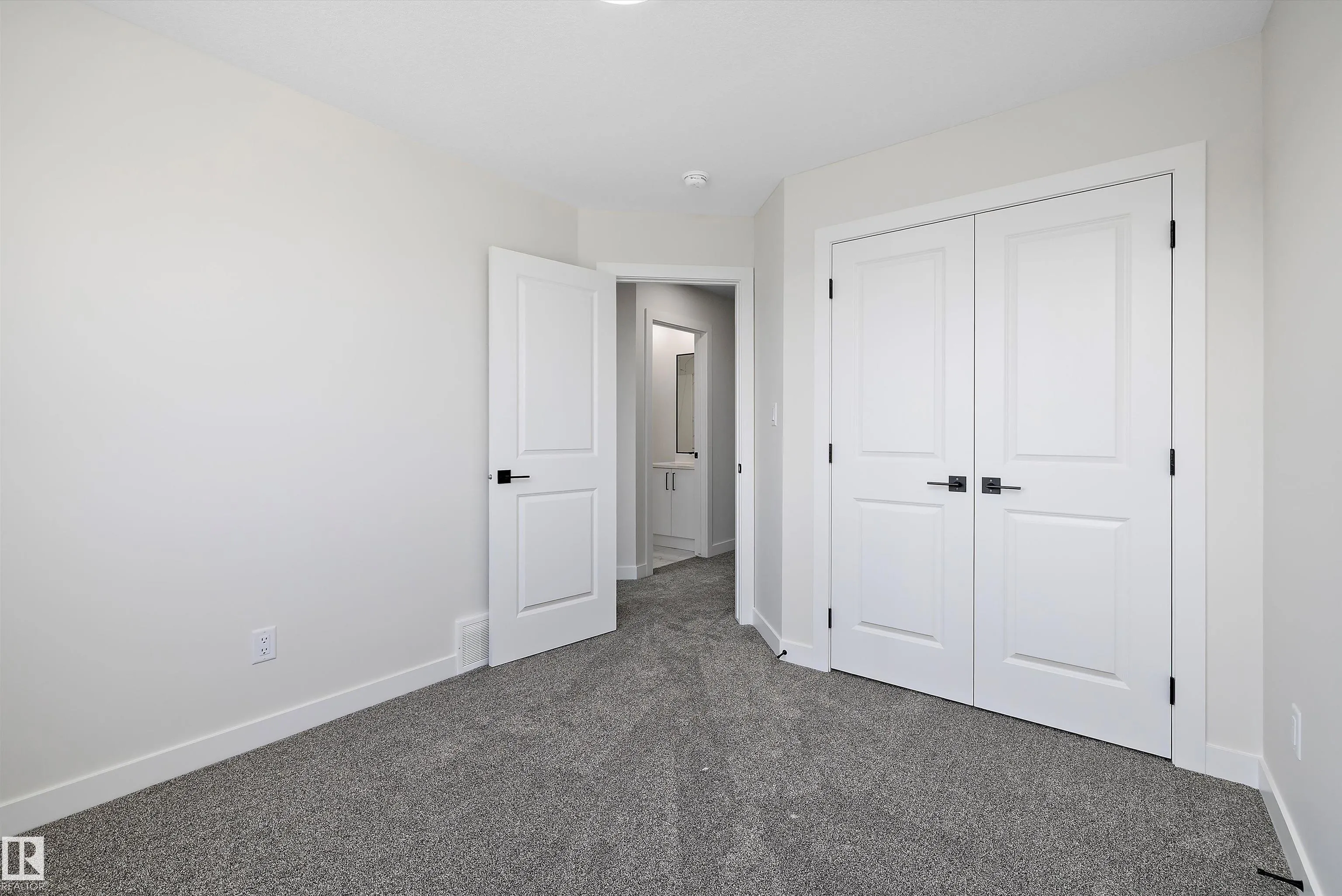 2111 Crossbill Lane