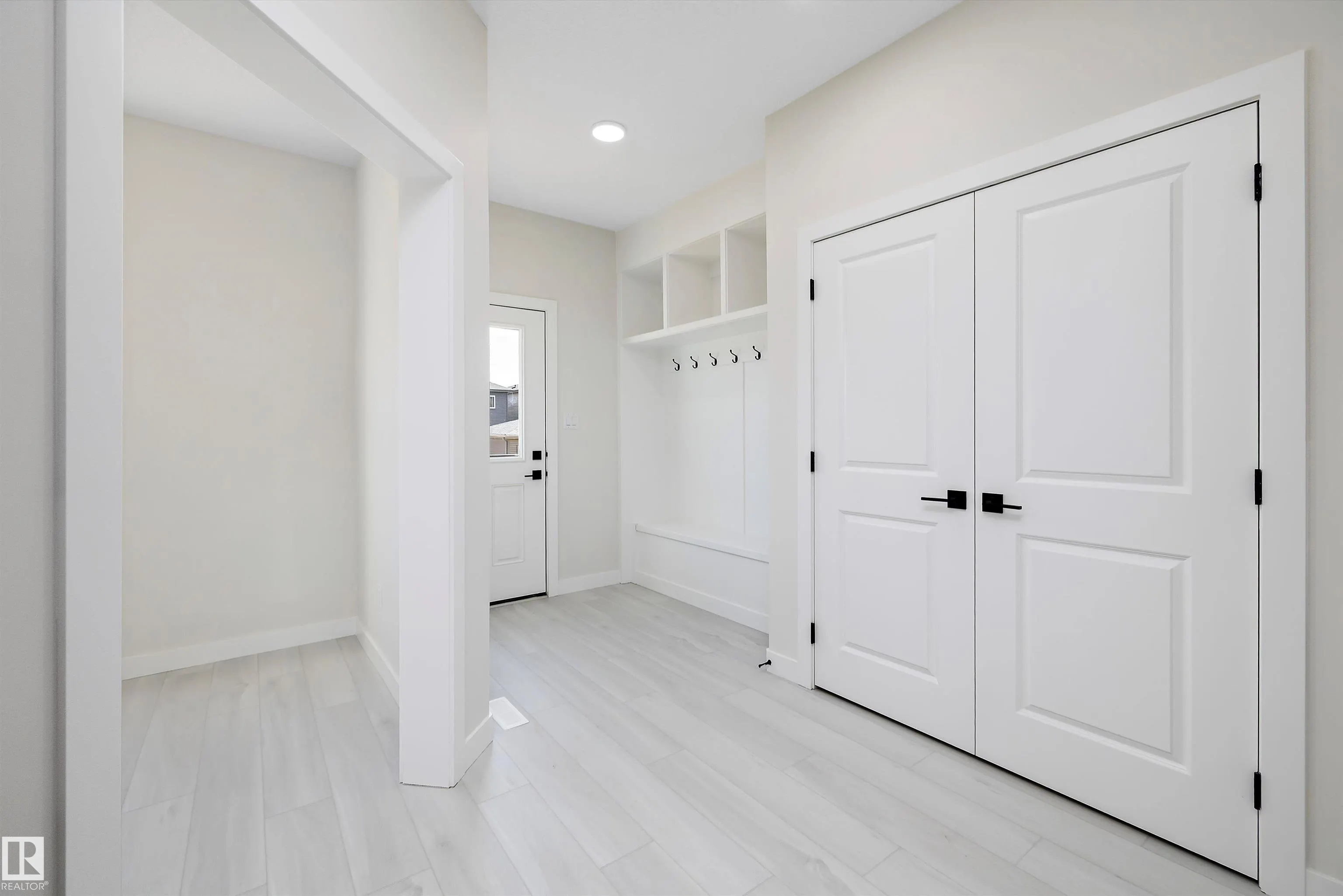 2111 Crossbill Lane