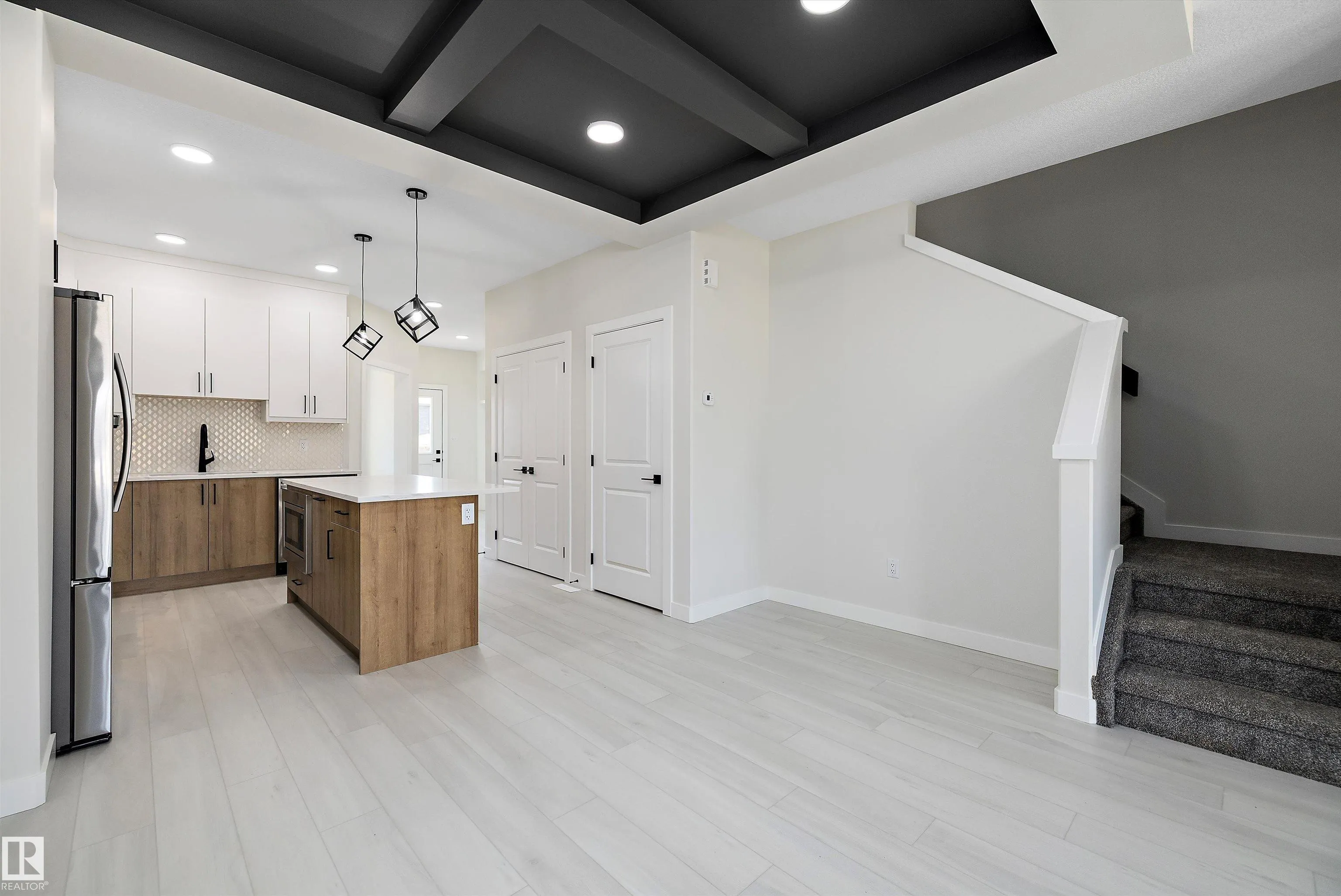 2111 Crossbill Lane