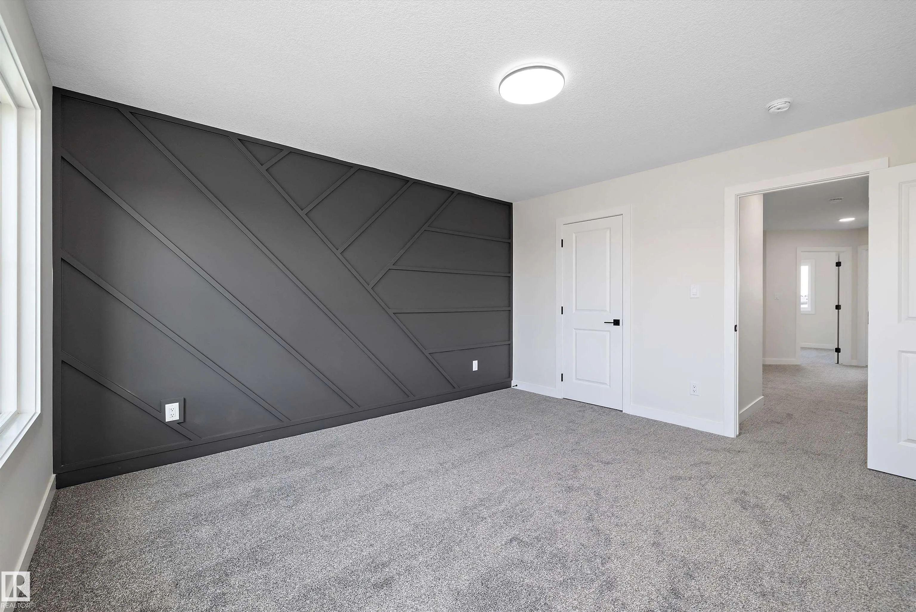 2111 Crossbill Lane