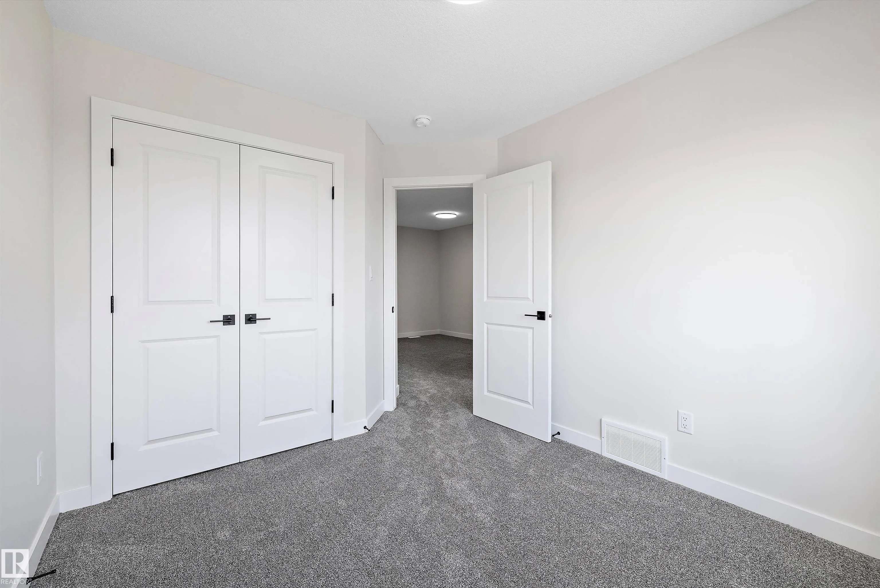 2111 Crossbill Lane