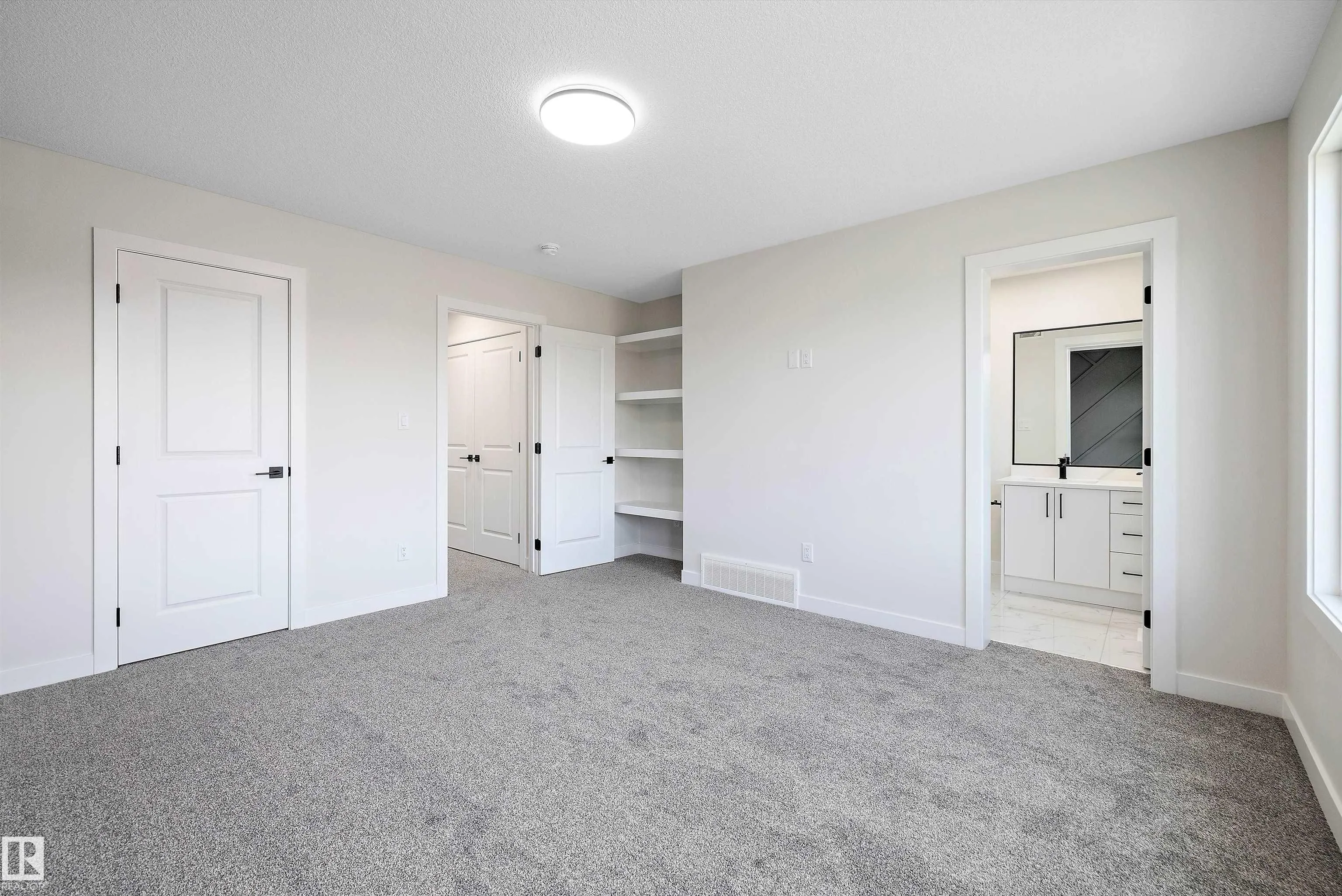 2111 Crossbill Lane