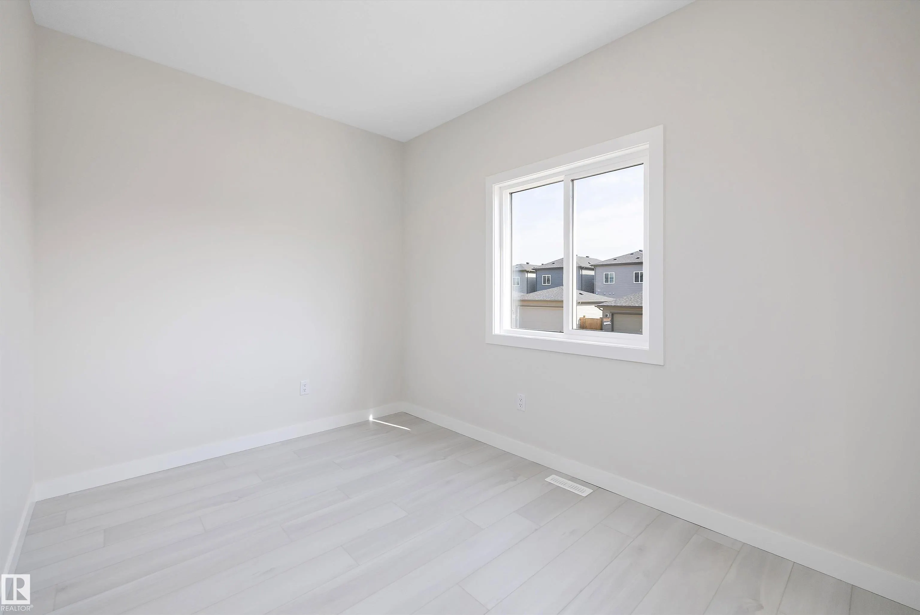 2111 Crossbill Lane