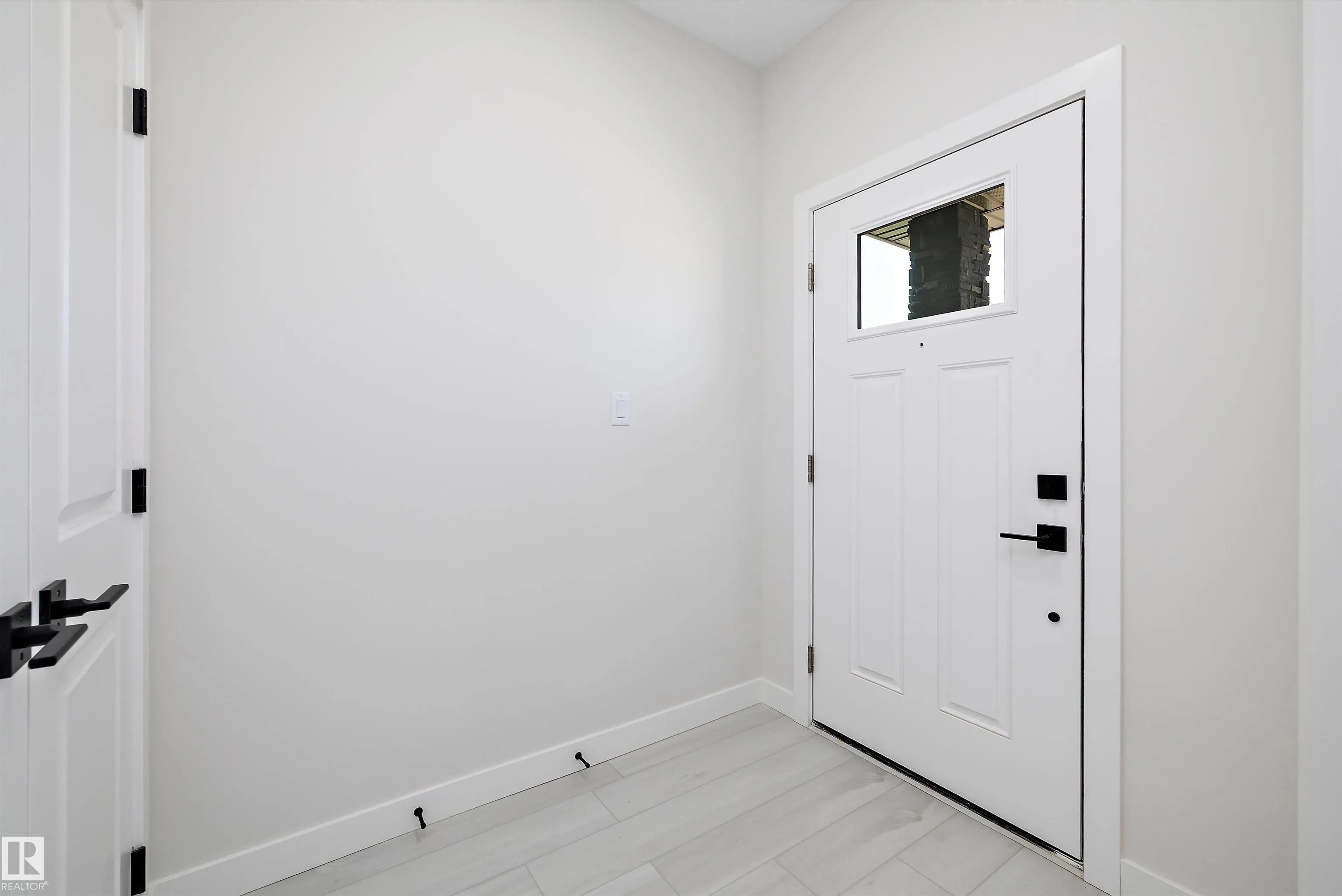 2111 Crossbill Lane