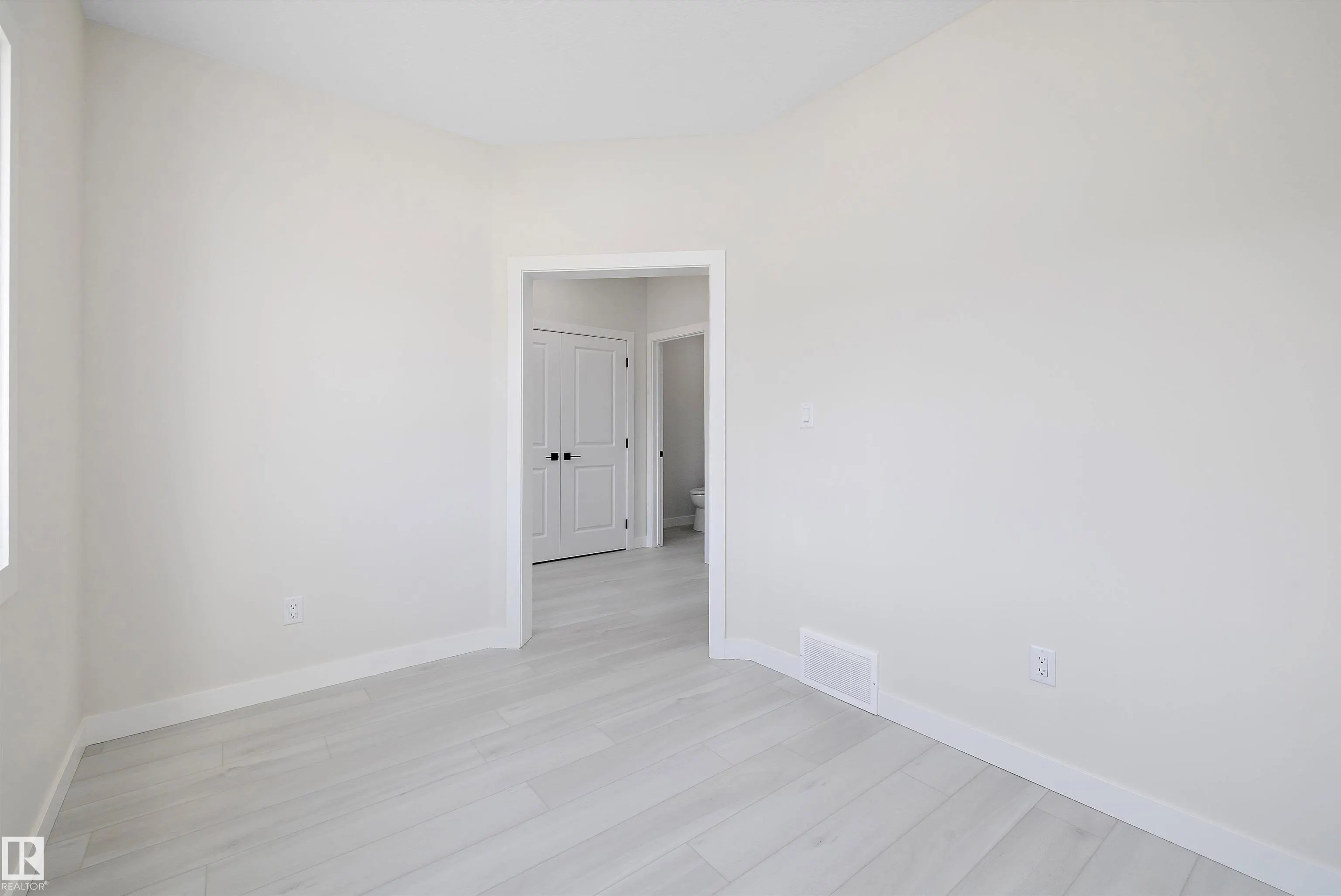 2111 Crossbill Lane