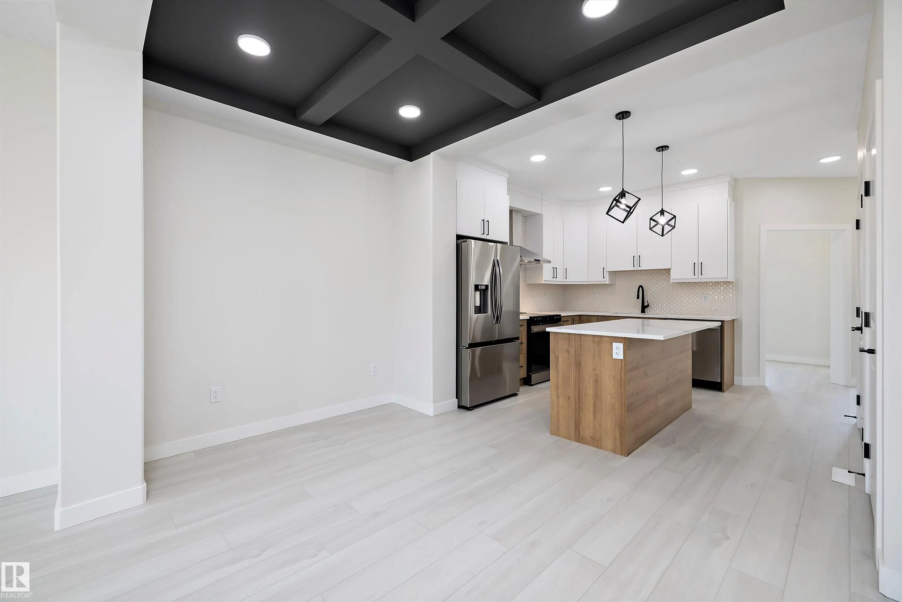 2111 Crossbill Lane