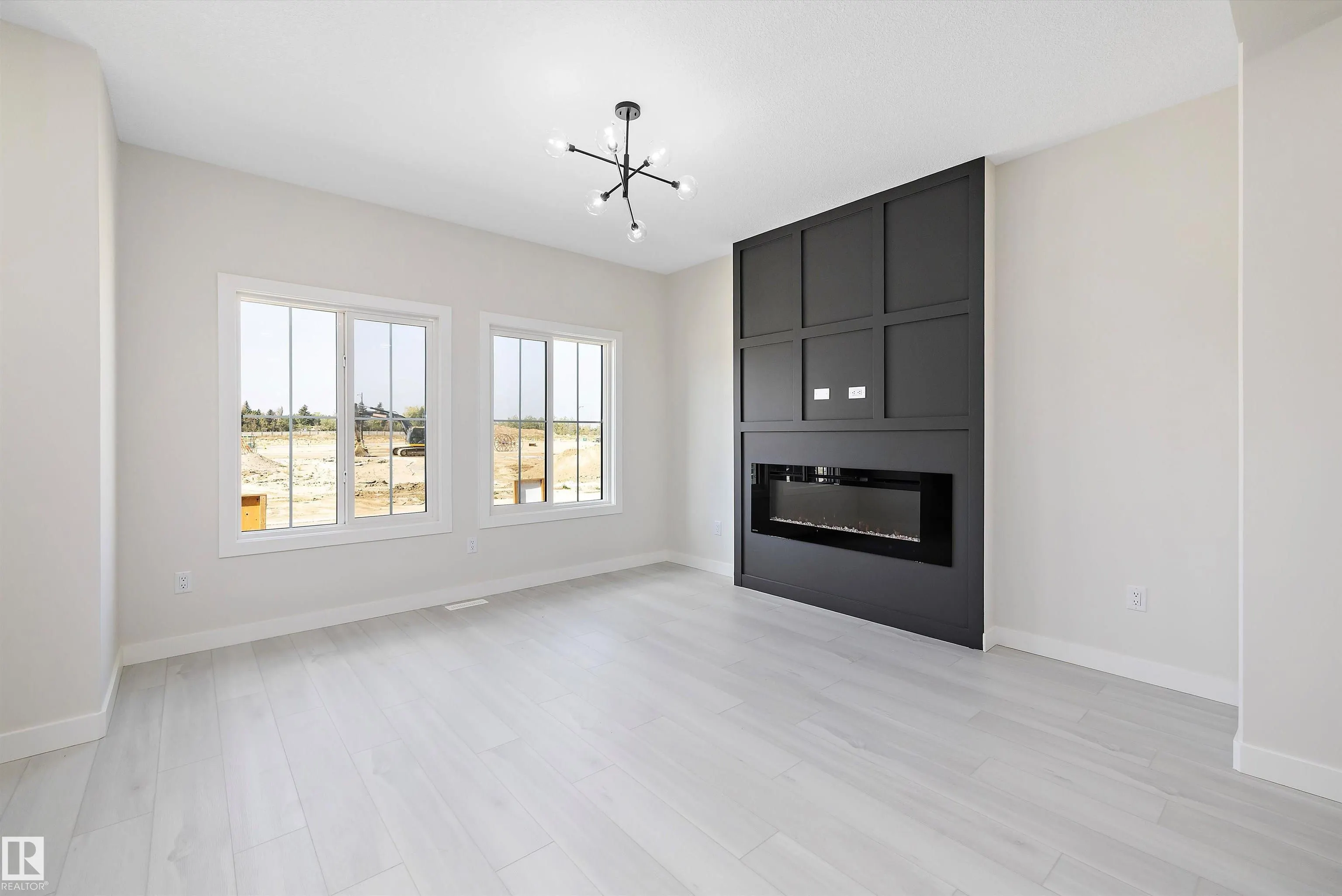 2111 Crossbill Lane