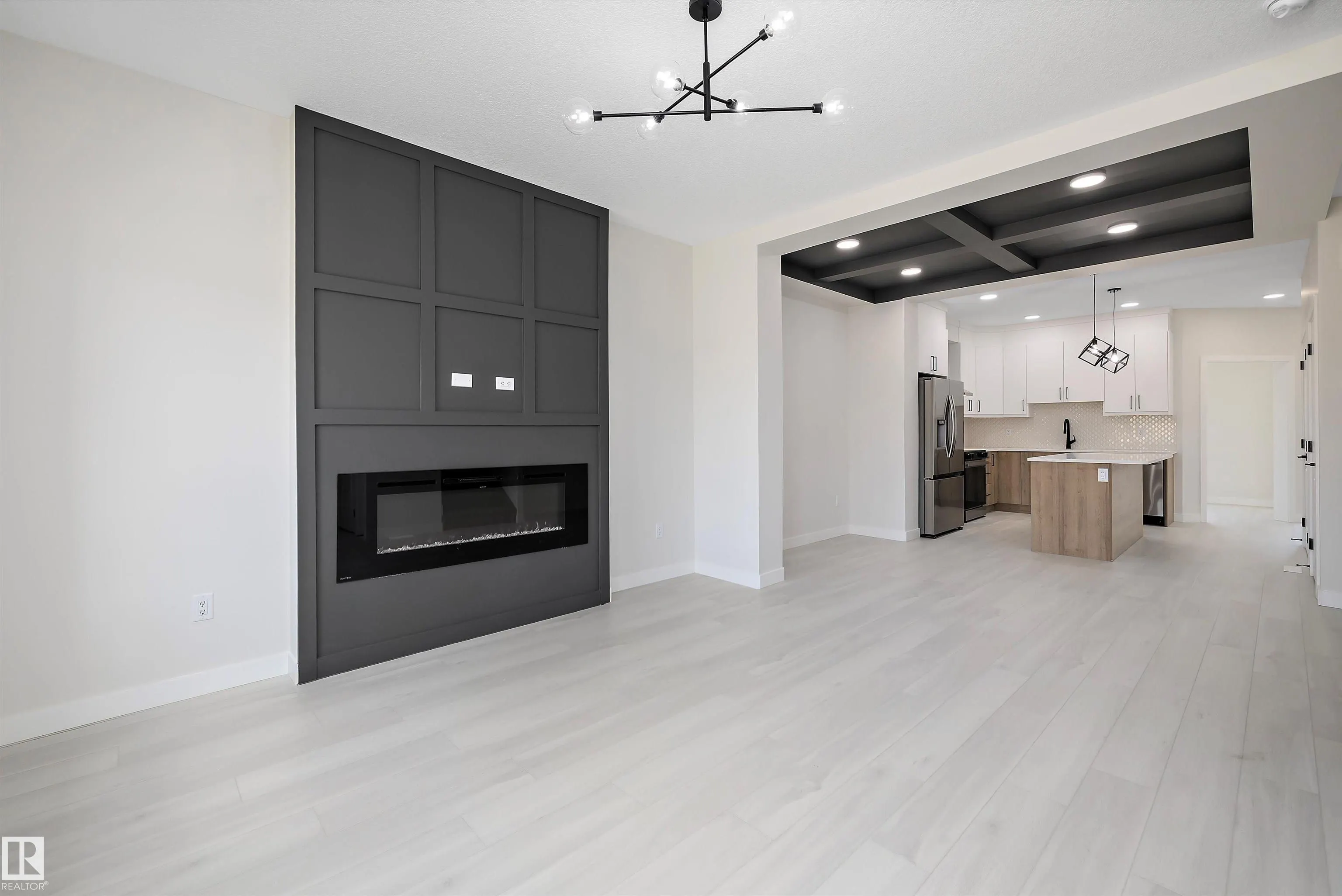 2111 Crossbill Lane