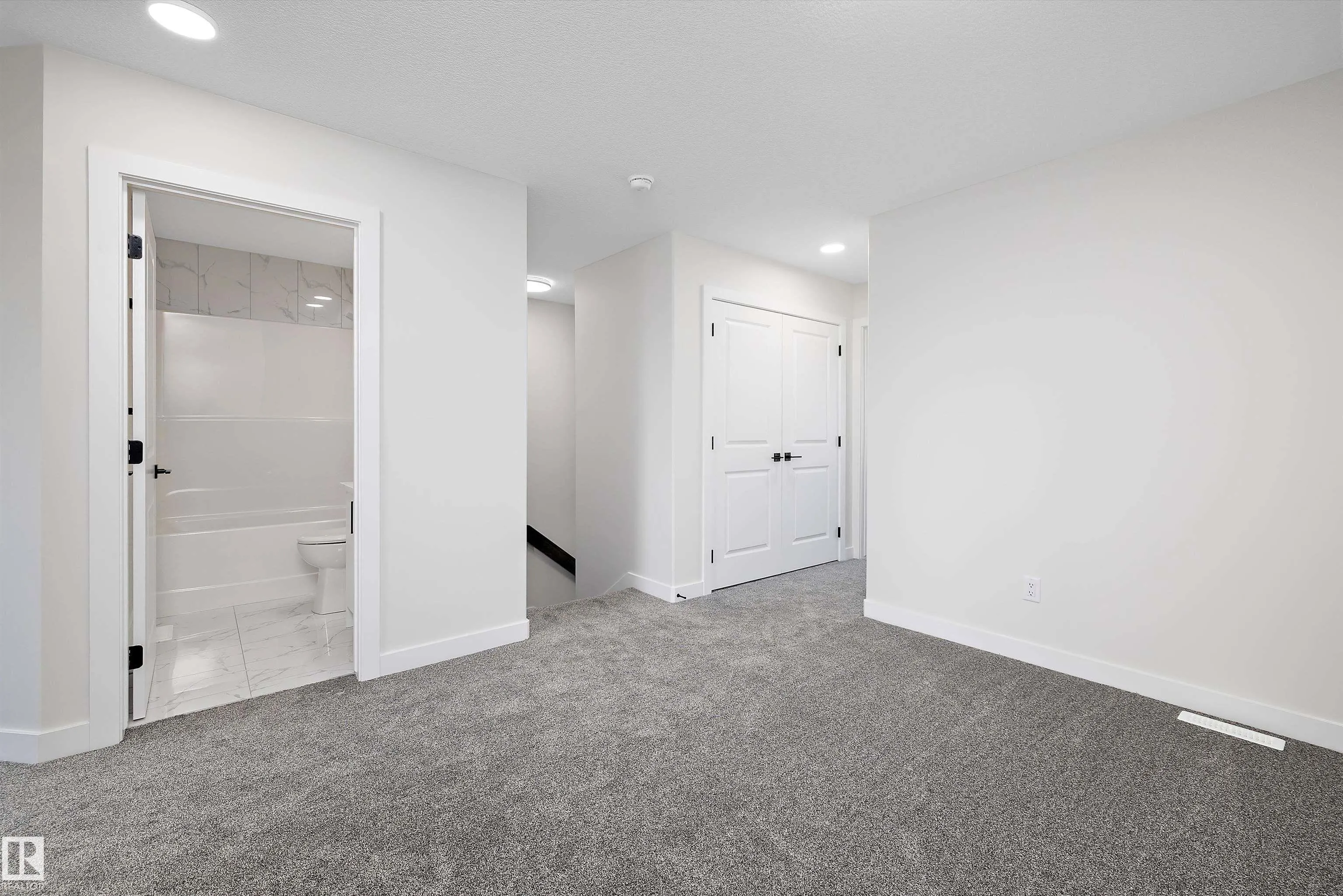 2111 Crossbill Lane