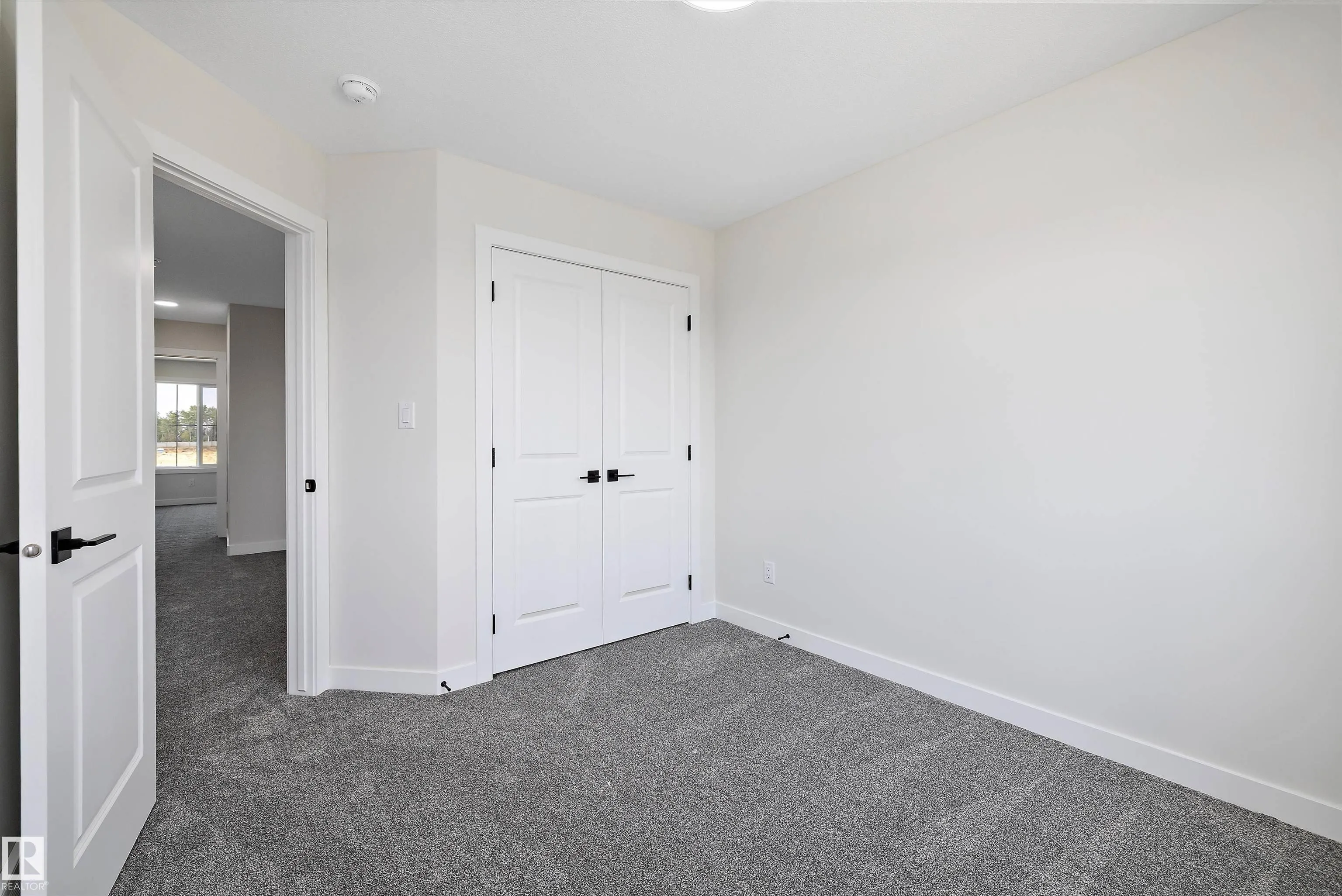 2111 Crossbill Lane