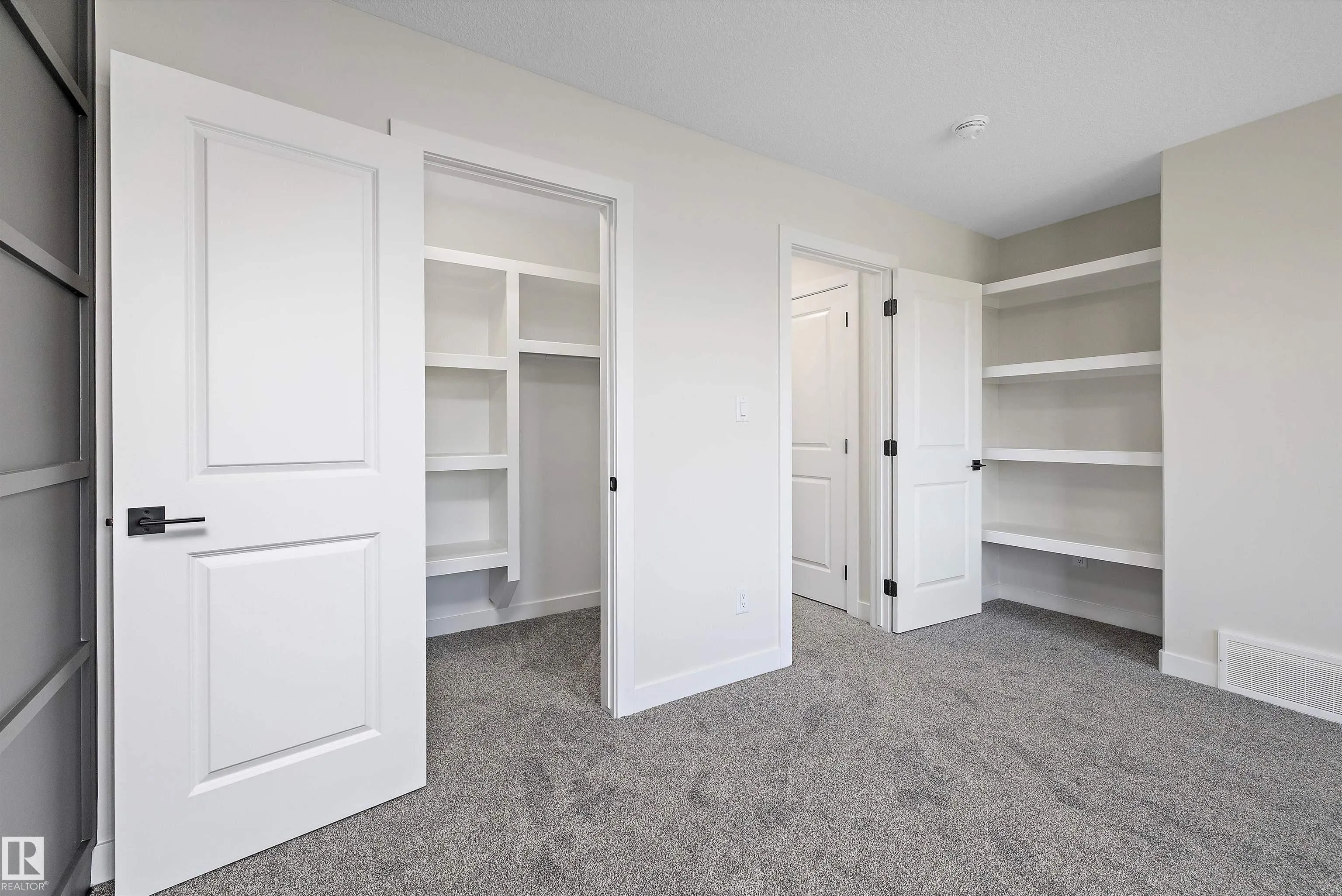 2111 Crossbill Lane