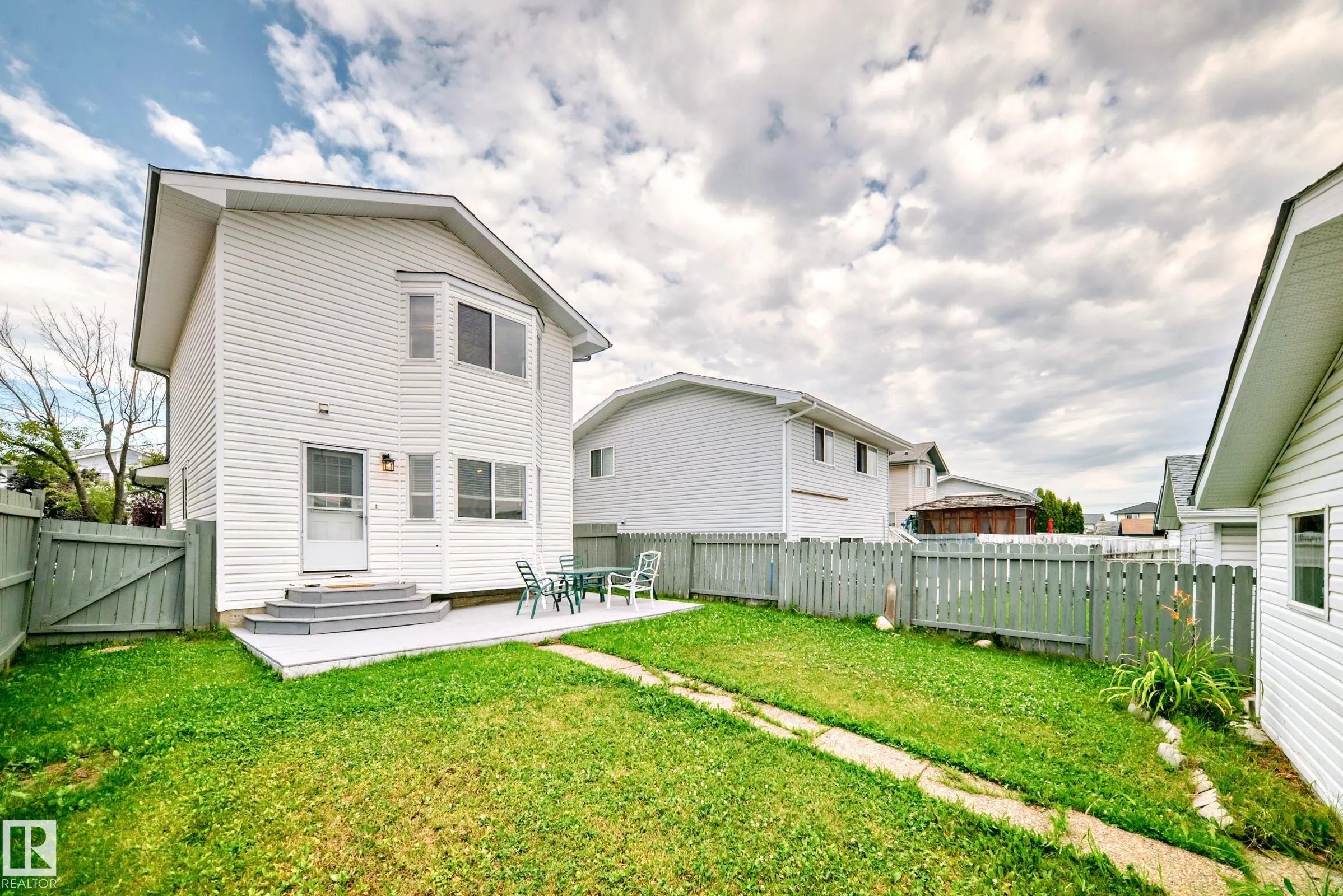 16217 57 ST