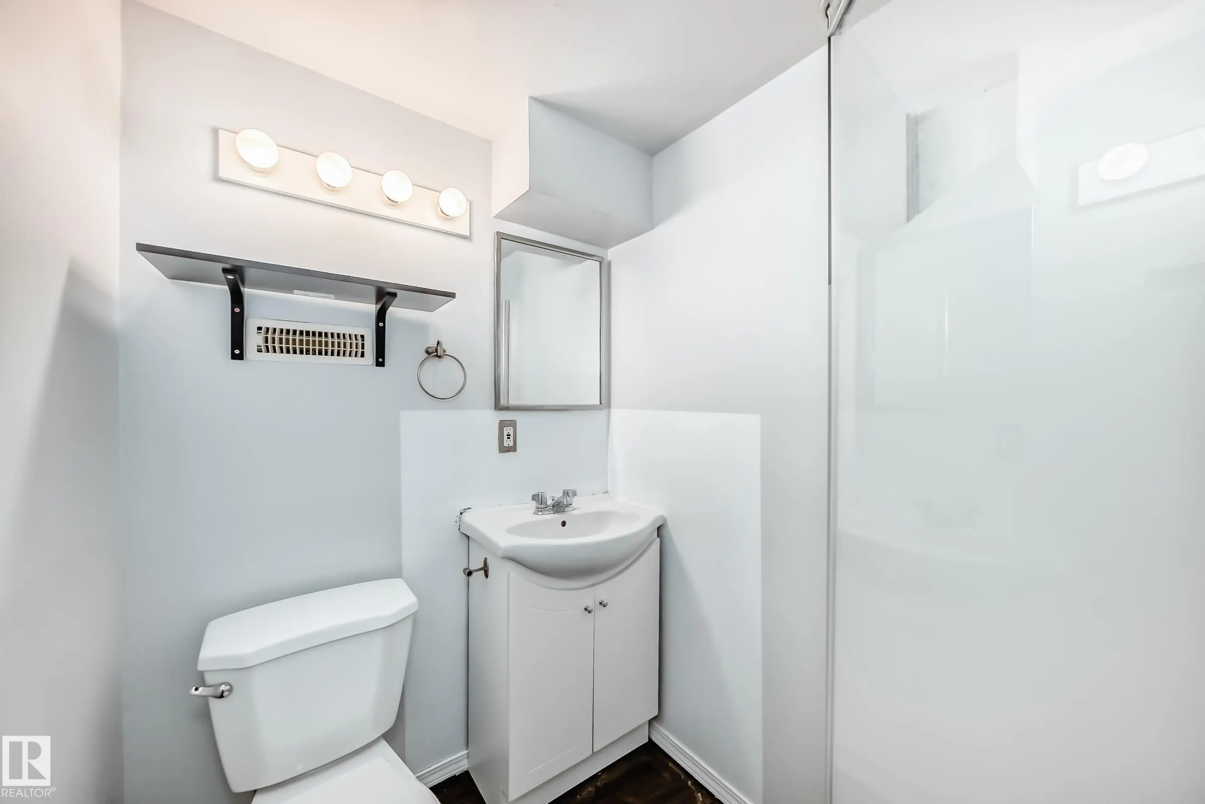 16217 57 ST