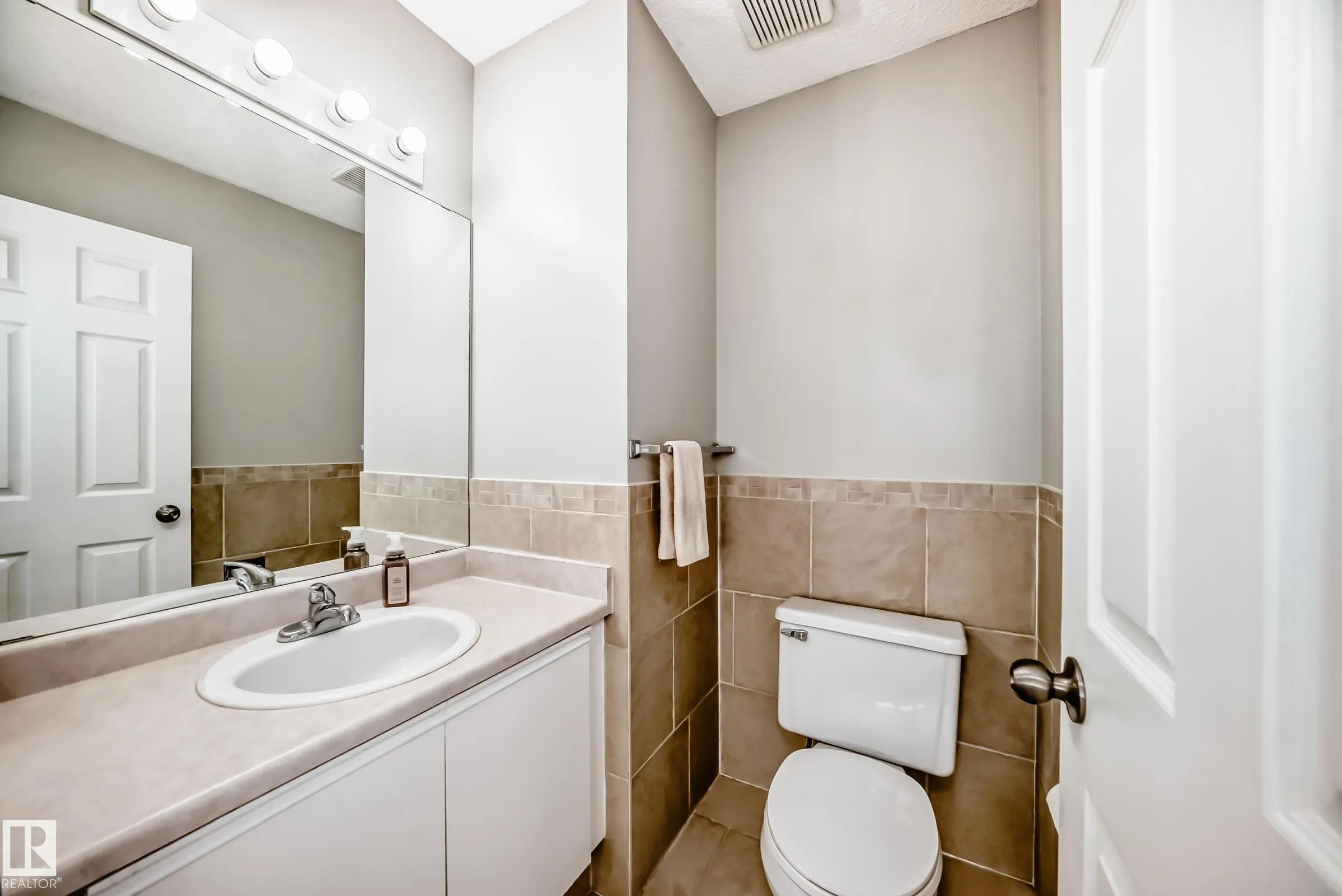 16217 57 ST