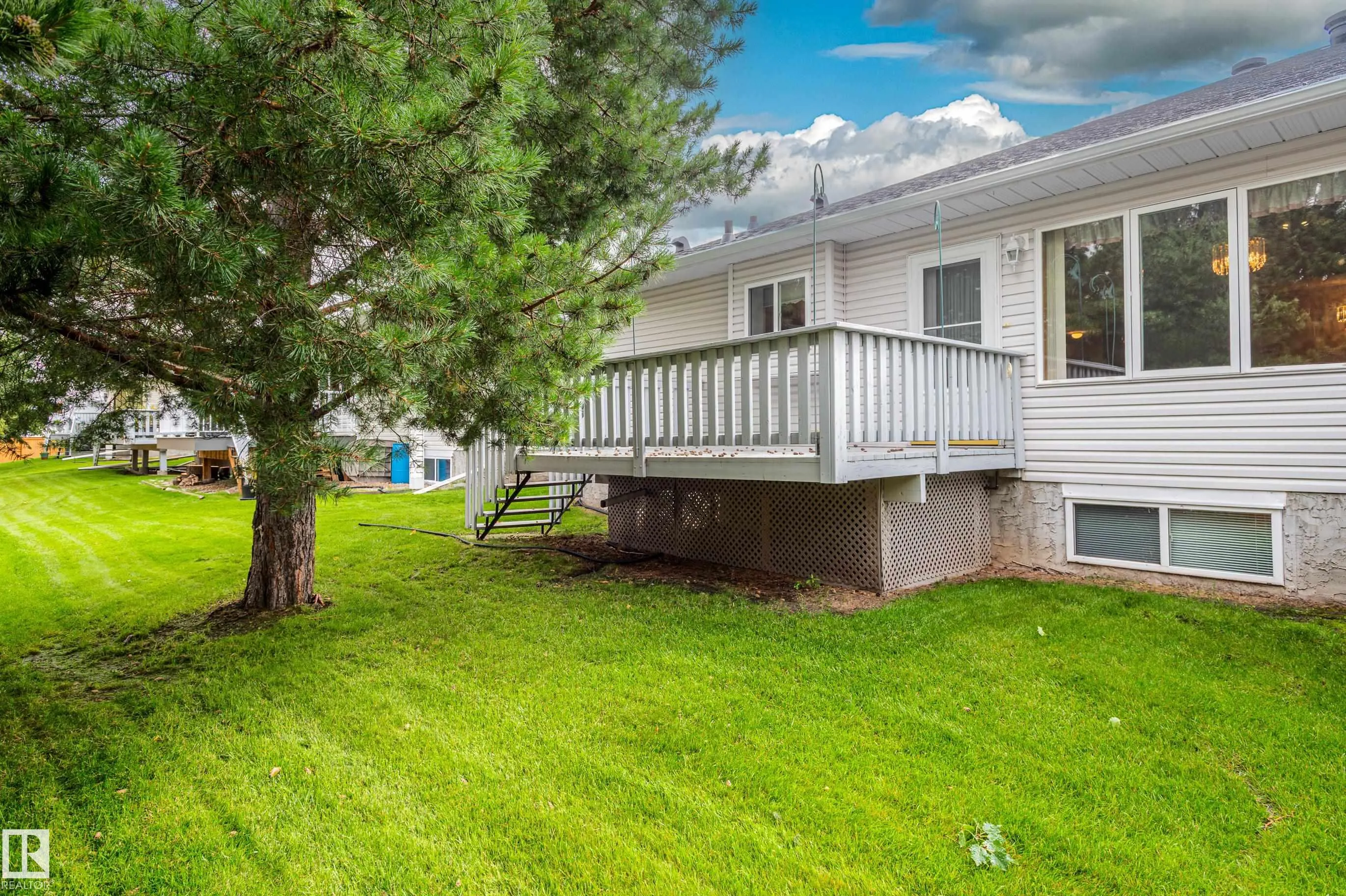 104 LAKESIDE Place