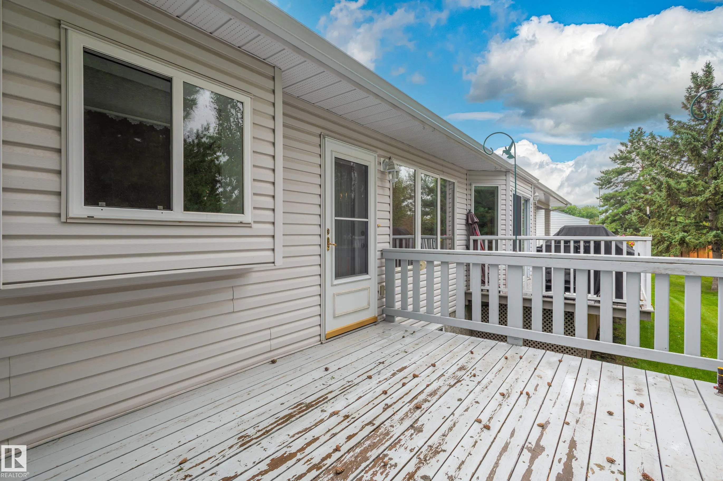 104 LAKESIDE Place