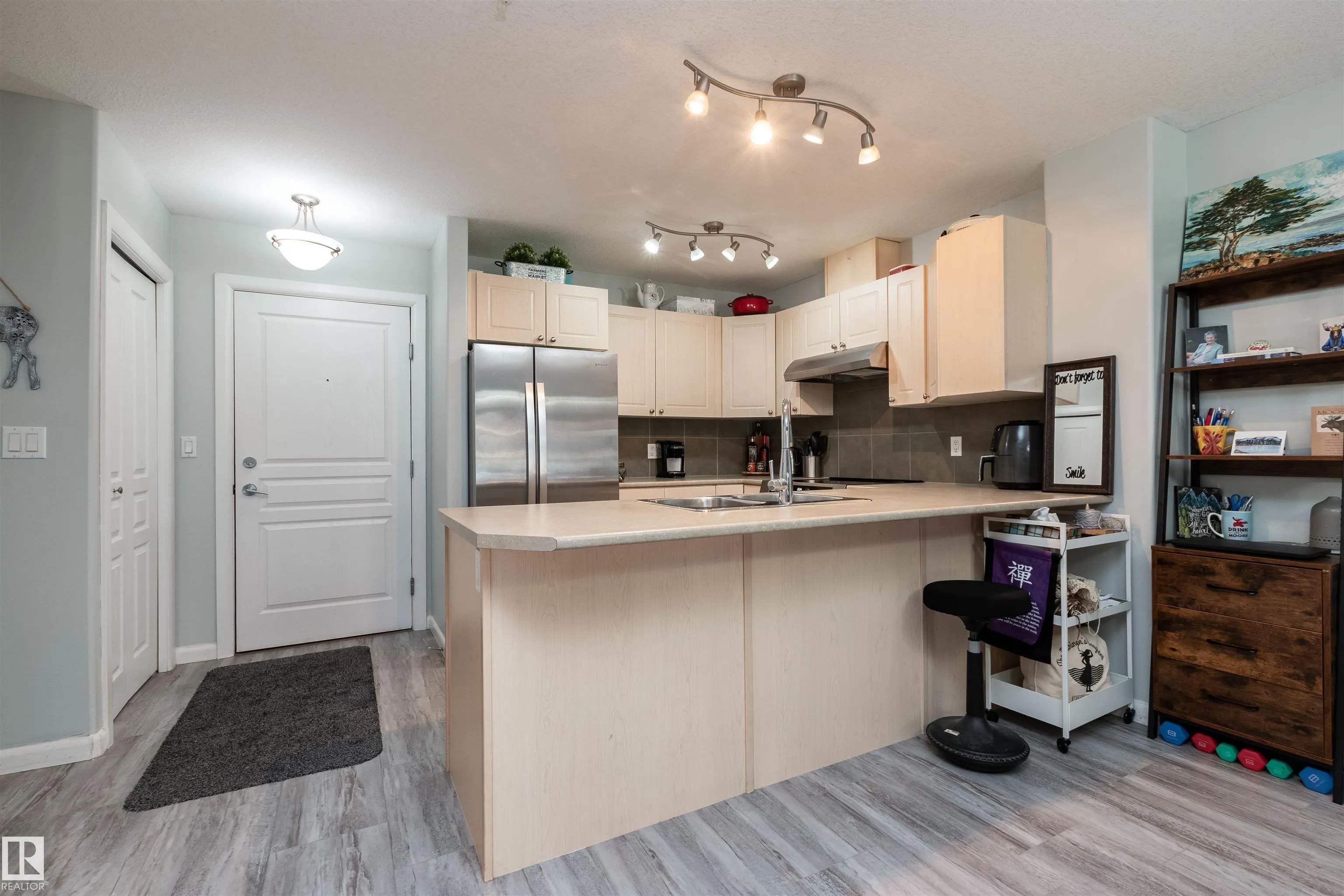 300 PALISADES Way