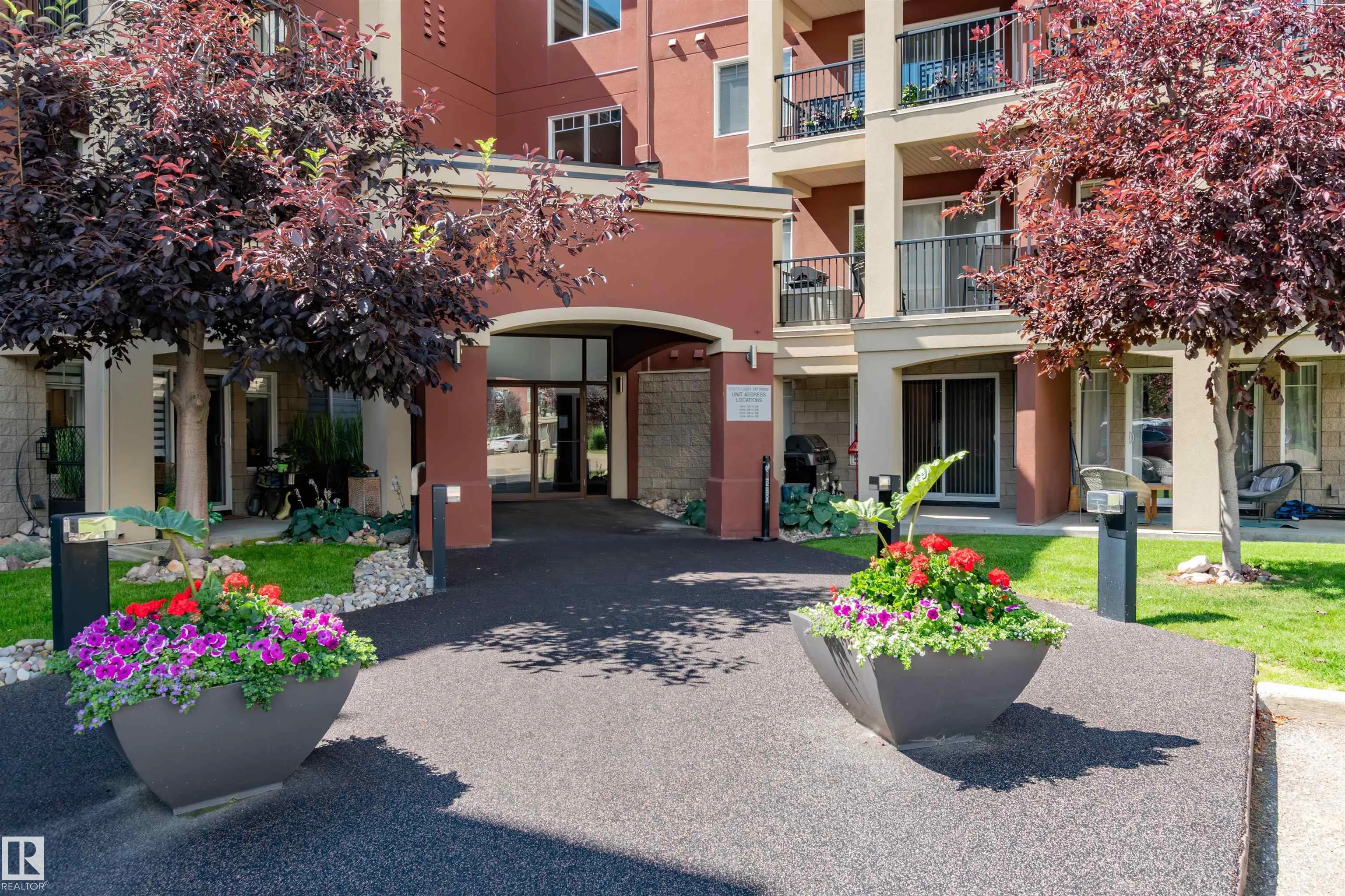 300 PALISADES Way