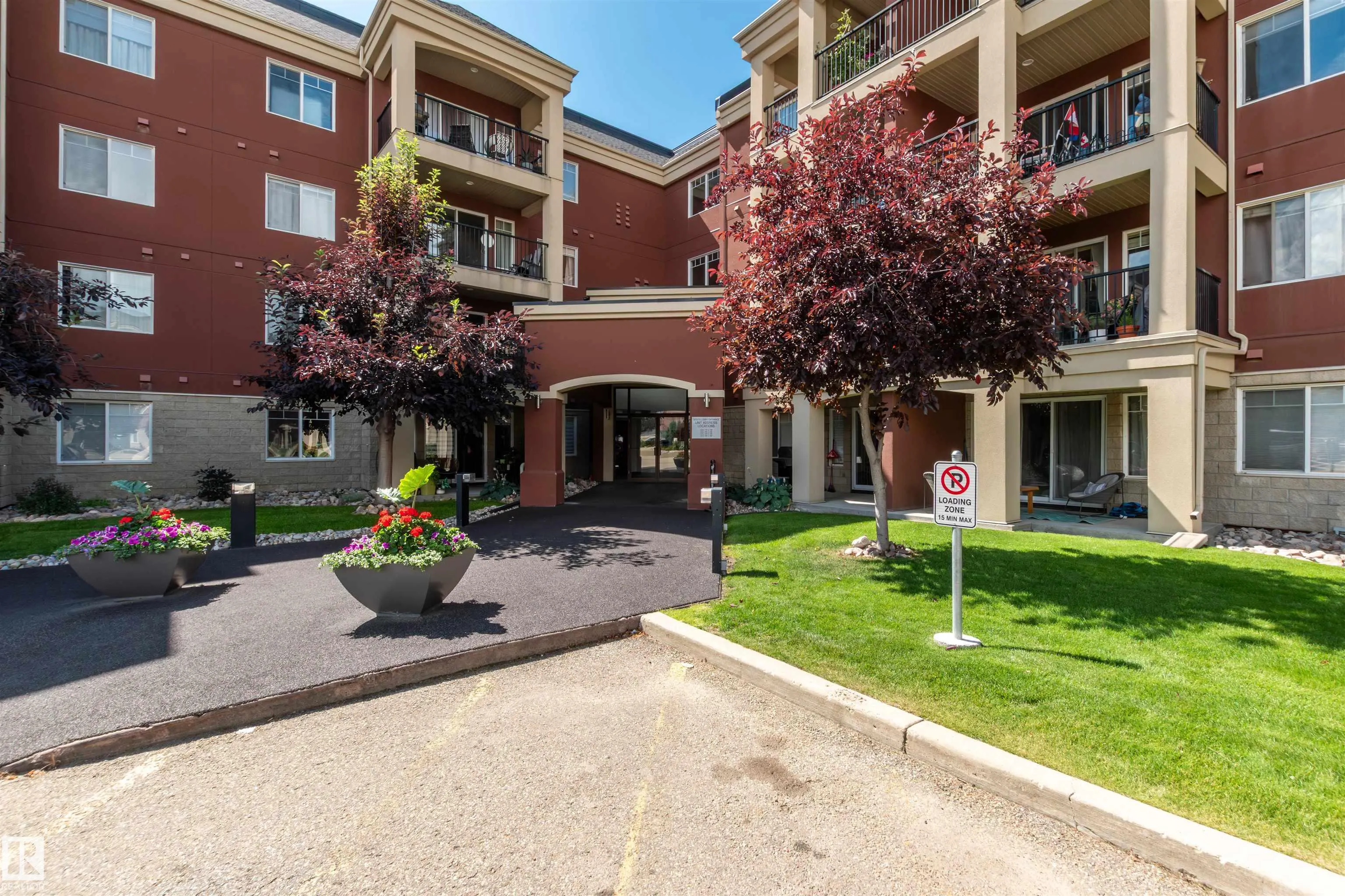300 PALISADES Way